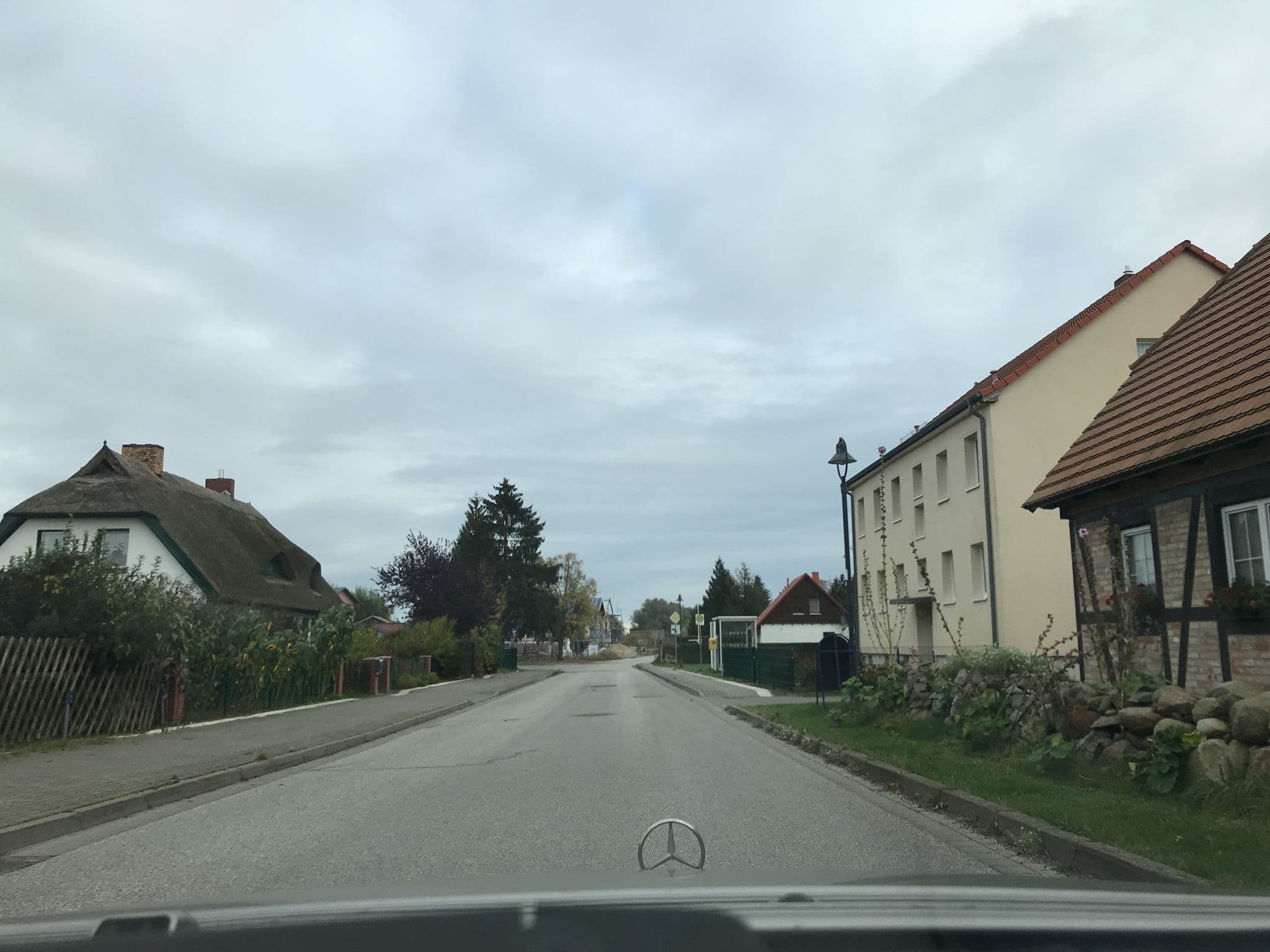 Street view near Zum Neuendorfkrug, Ostseebad Zinnowitz — © saschahaberkorn (CC BY-SA · Mapillary)