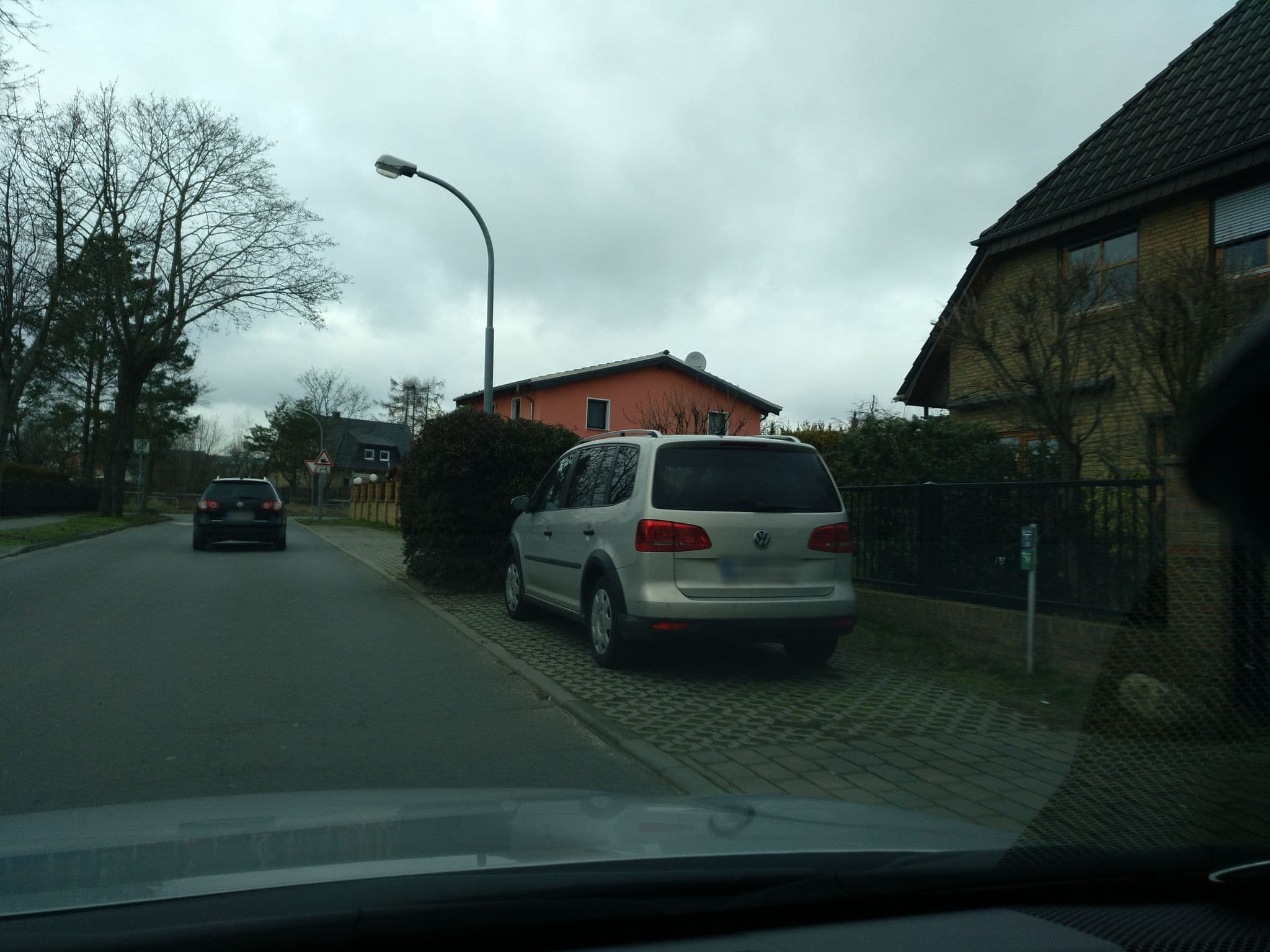Street view near Hotel Garni El-Condor, Altglienicke — © polarmap (CC BY-SA · Mapillary)
