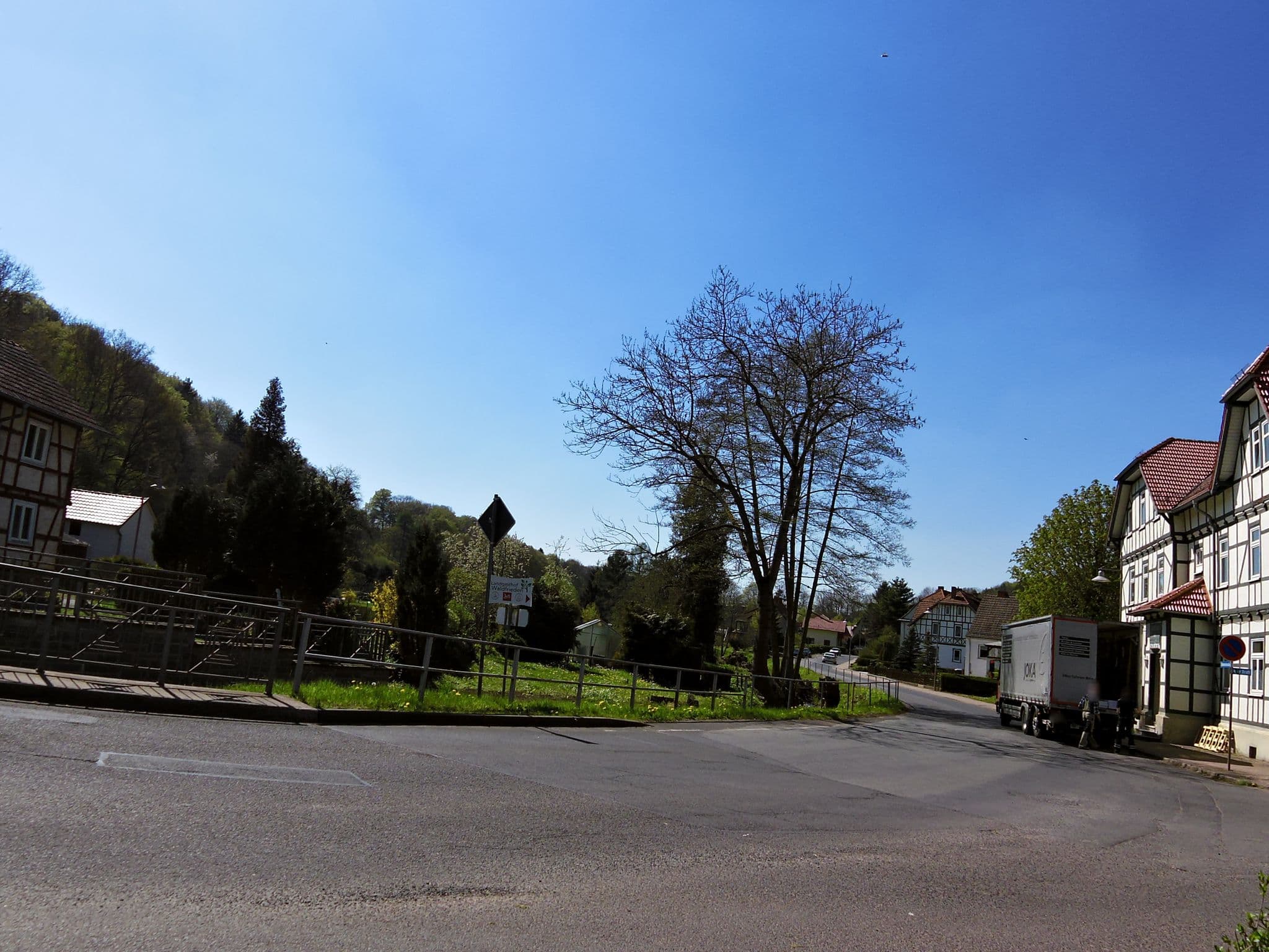 Street view near BB - Bildungs- und Tagungsstätte, Marksuhl — © zoegglmeyr (CC BY-SA · Mapillary)