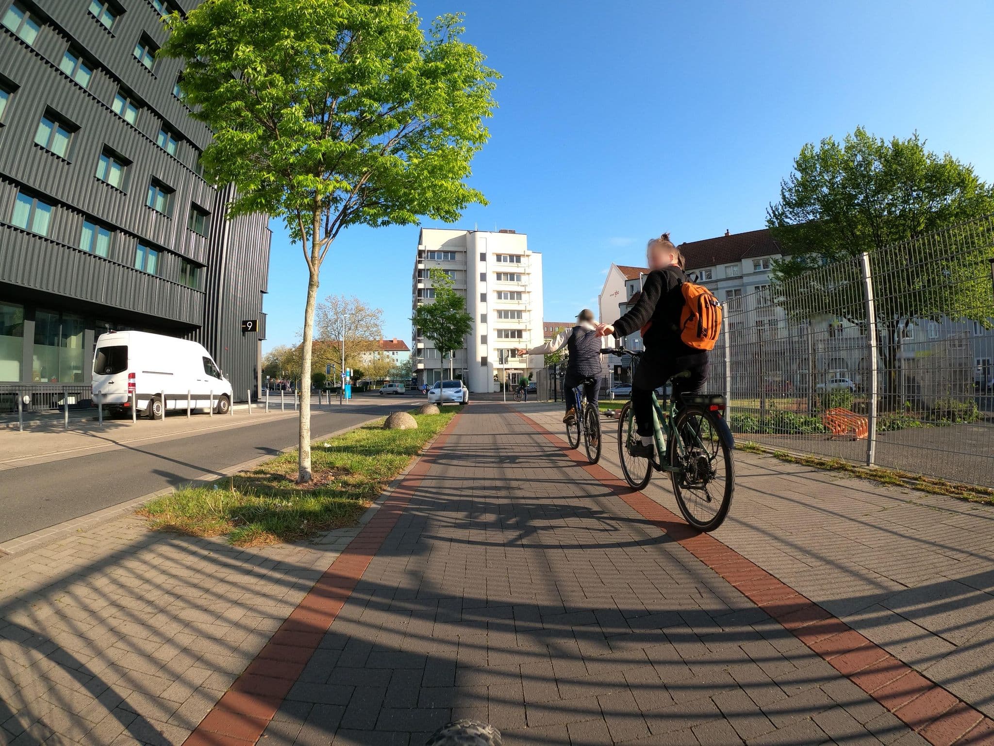 Street view near Vienna House Easy by Wyndham, Nordstadt — © Langfahrer (CC BY-SA · Mapillary)