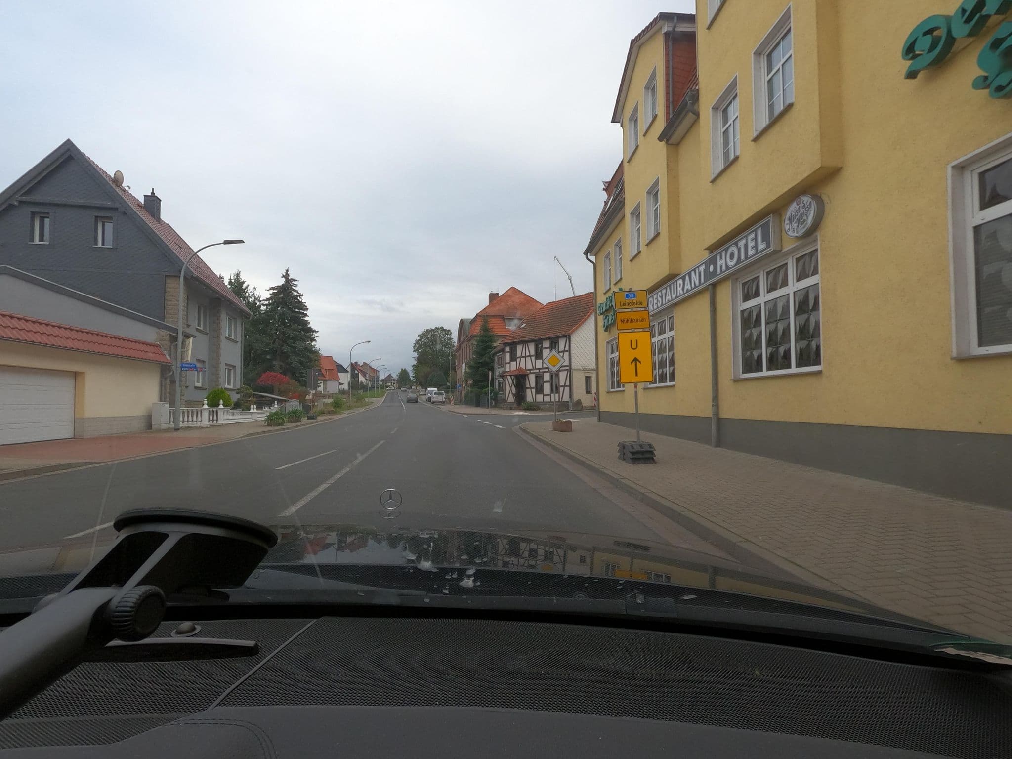 Street view near Deutsches Haus, Dingelstädt — © saschahaberkorn (CC BY-SA · Mapillary)