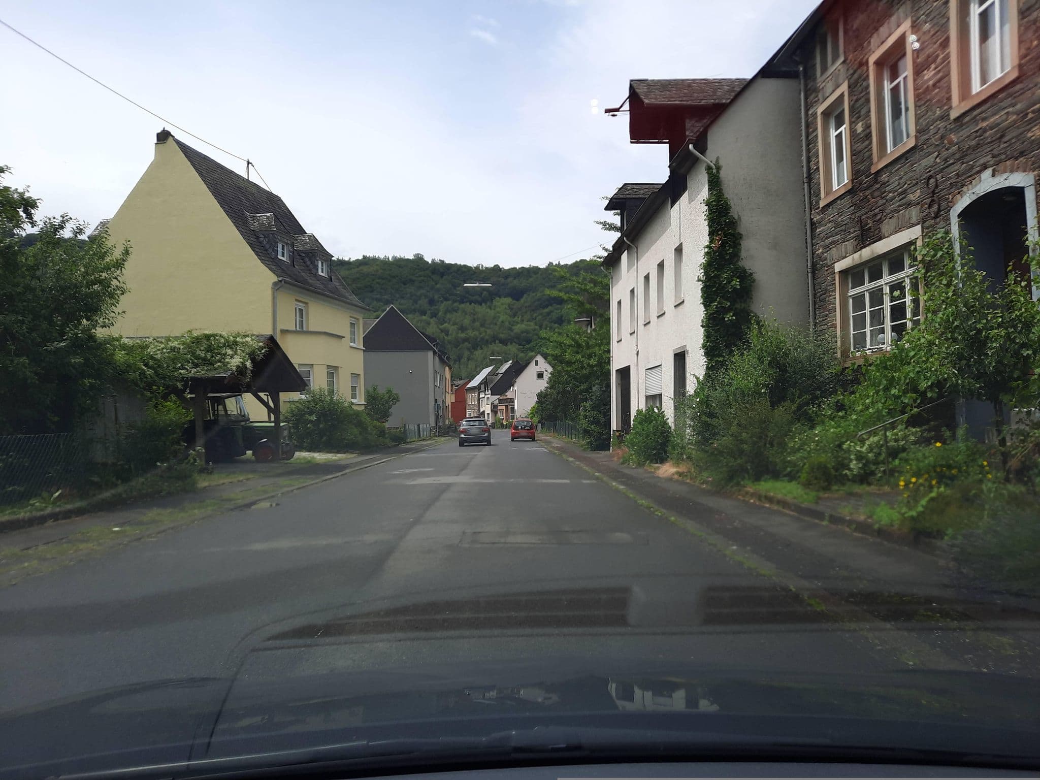 Street view near Weingut Wagner-Abrath;Zum Rebstock, Enkirch — © Lowiekse (CC BY-SA · Mapillary)