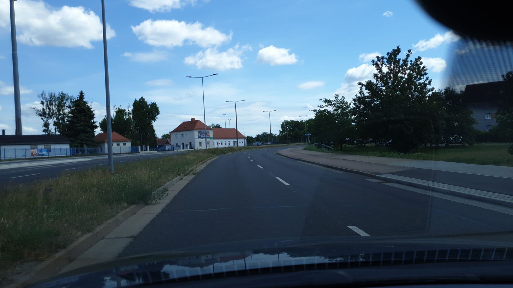 Street view near Sportbad Dessau Wohnmobilstellplatz, Dessau — © tomatsn (CC BY-SA · Mapillary)