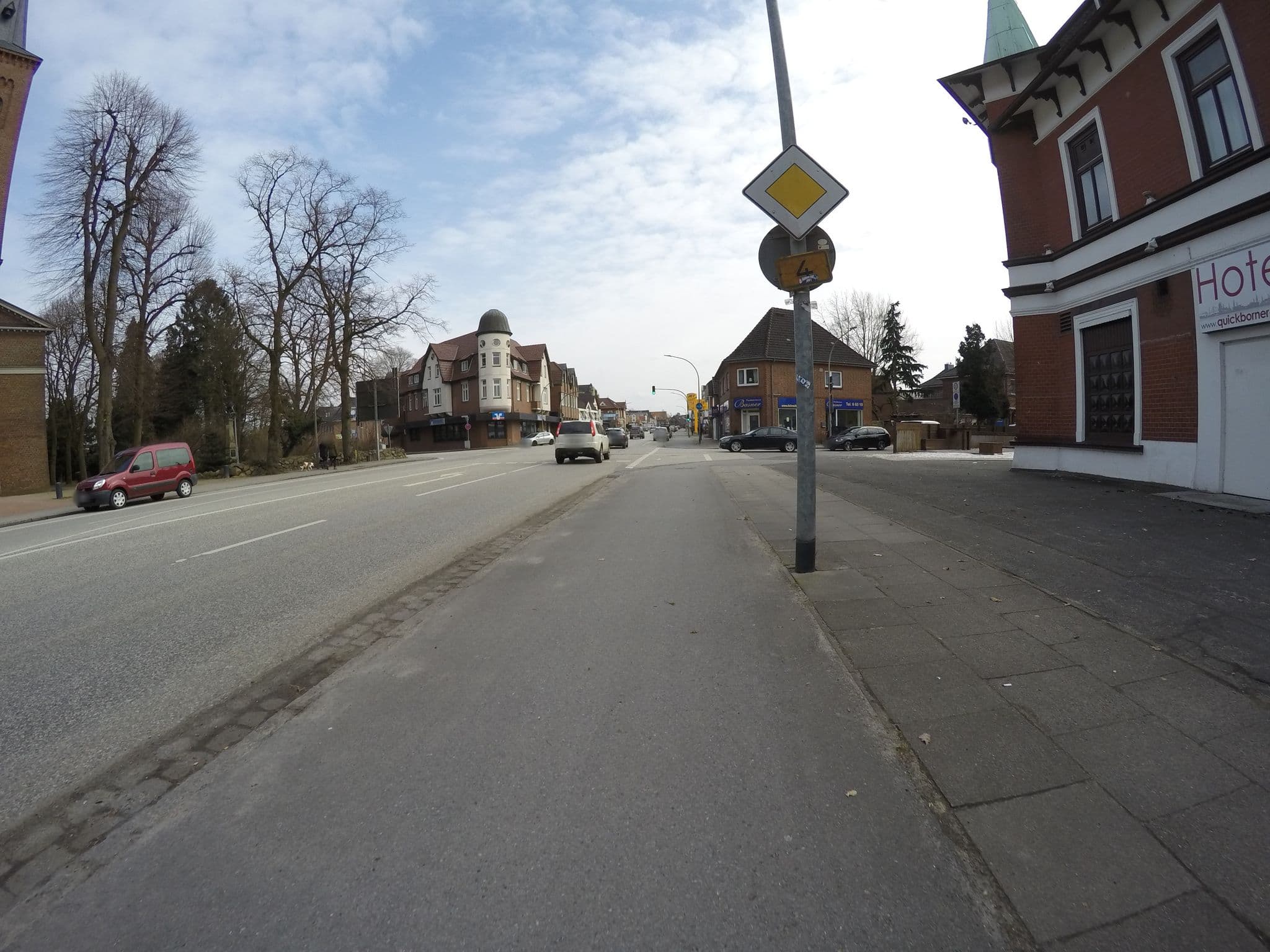 Street view near Hotel Quickborner Hof, Quickborn — © cougarius (CC BY-SA · Mapillary)