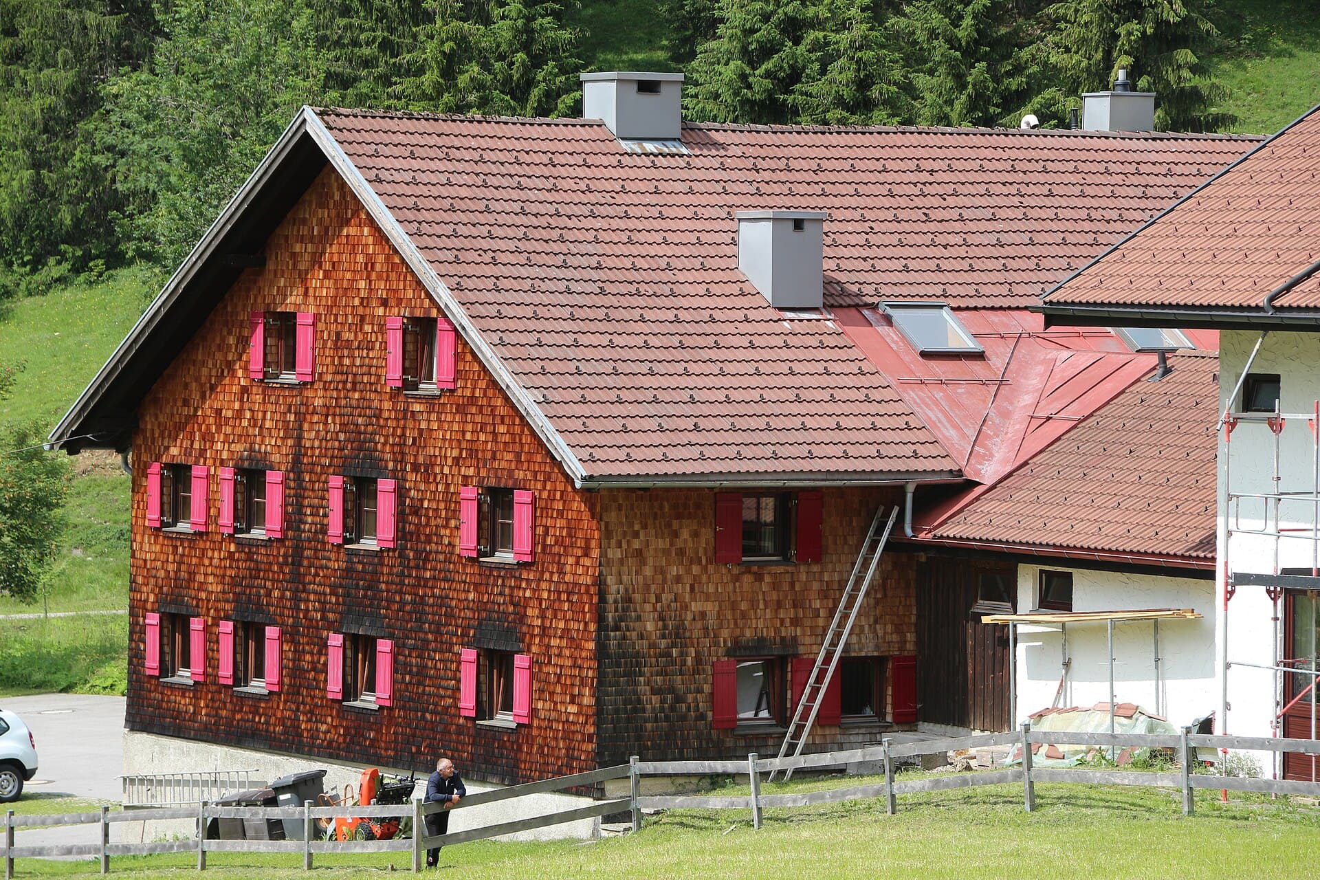 Haldenseehaus (via Wikimedia Commons, CC BY-SA 4.0)