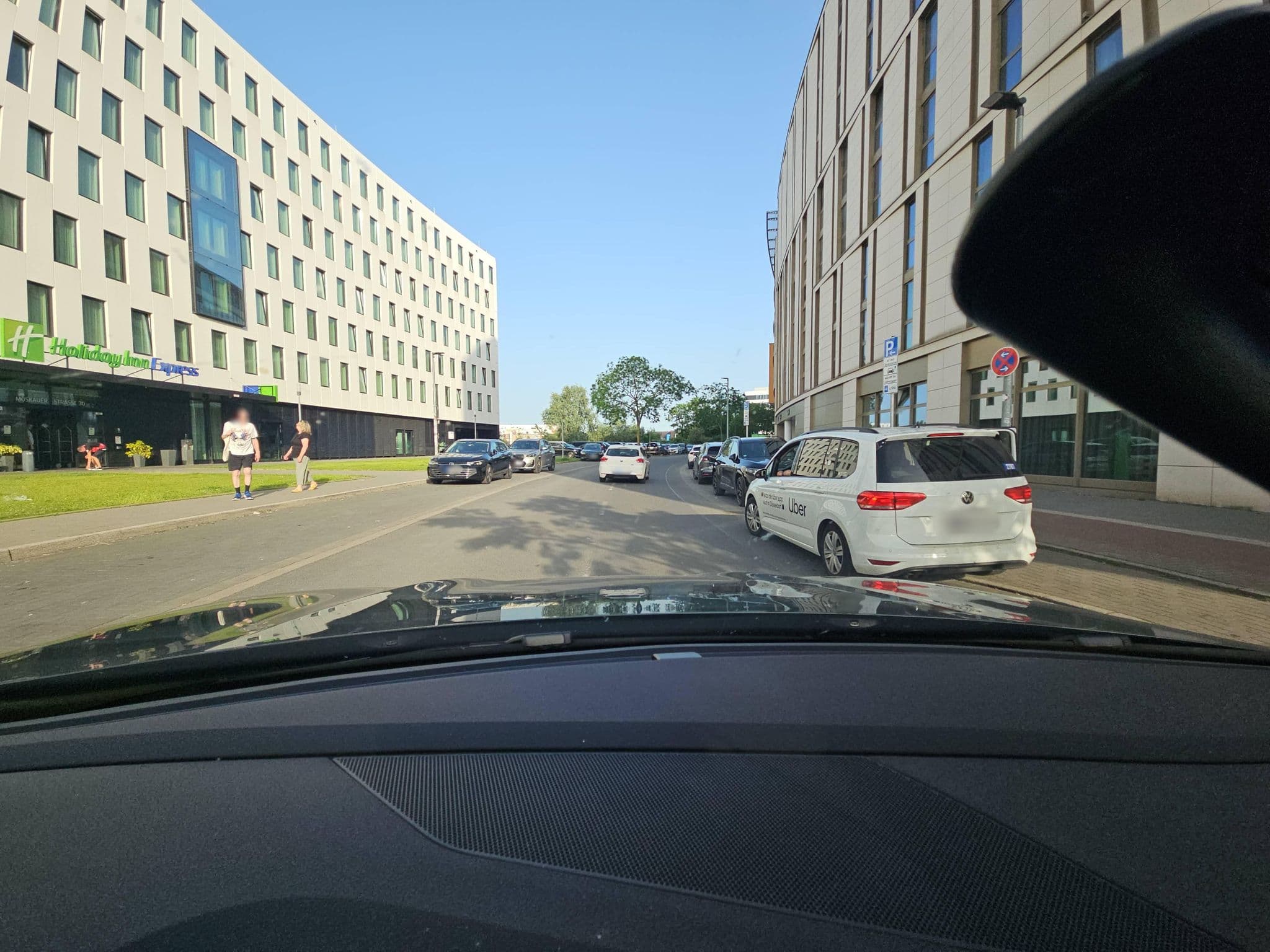 Street view near Holiday Inn Express Düsseldorf, Düsseldorf — © toho (CC BY-SA · Mapillary)
