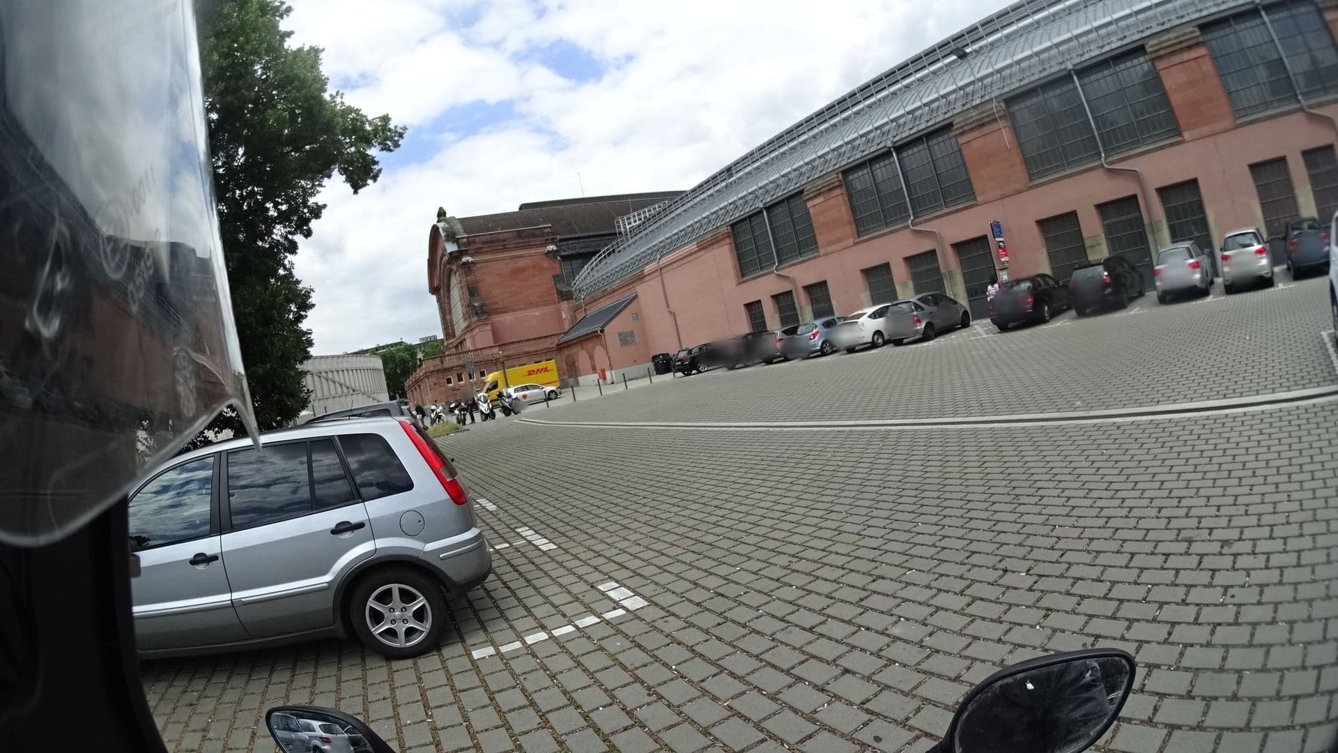 Street view near IntercityHotel Wiesbaden, Wiesbaden — © wambacher (CC BY-SA · Mapillary)