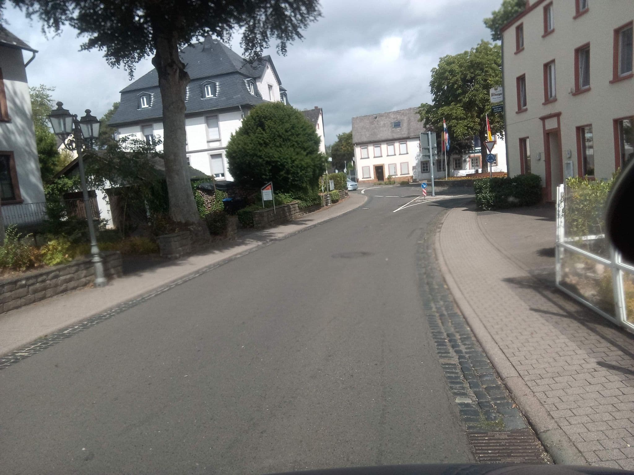 Street view near Old Dutch Pub, Manderscheid — © mprins (CC BY-SA · Mapillary)