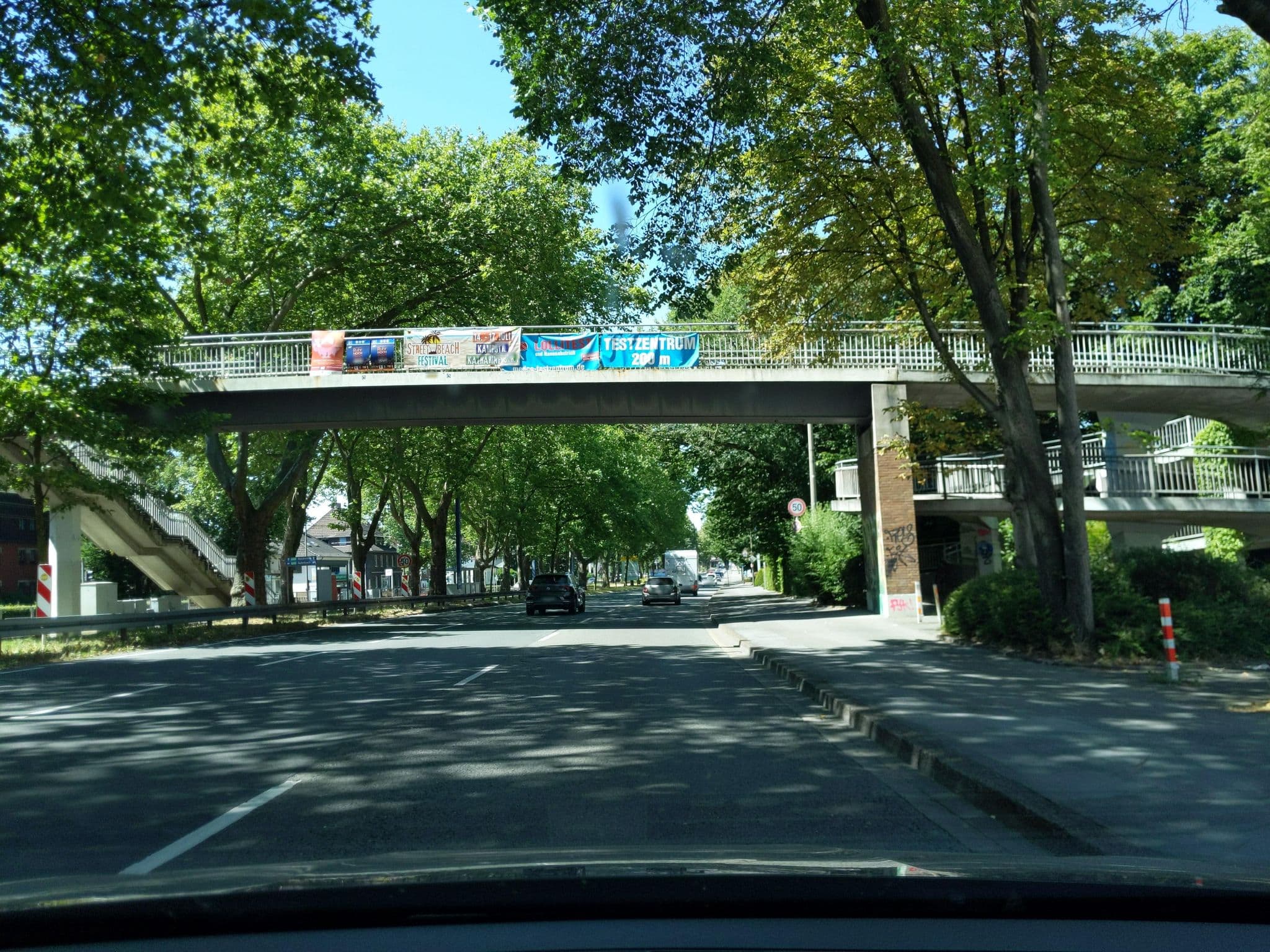 Street view near Moods Hotel, Wambel — © littlefool (CC BY-SA · Mapillary)