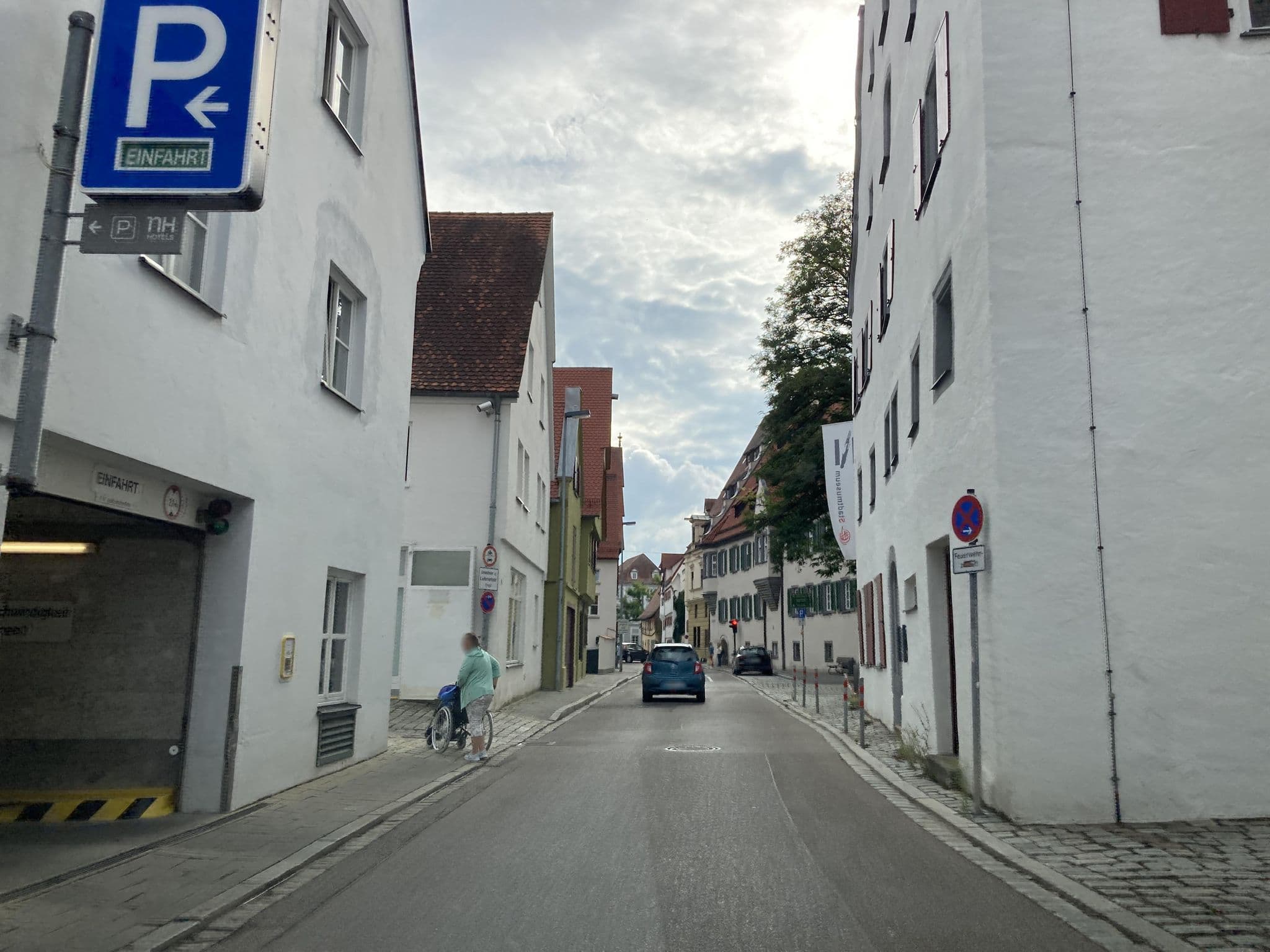 Street view near NH Klösterle Nördlingen, Nördlingen — © tasmaniadevil (CC BY-SA · Mapillary)