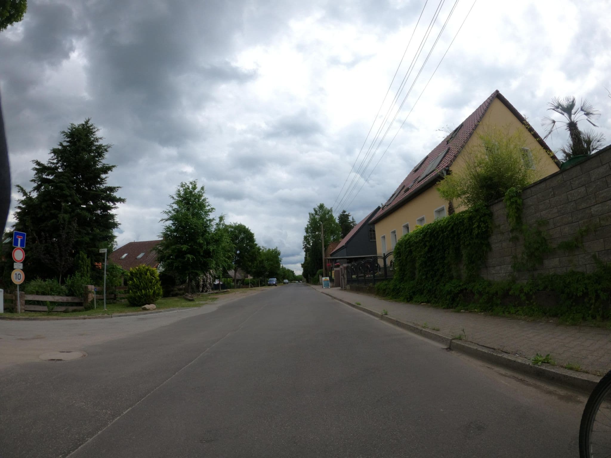Street view near Bikerzimmer, Frankfurt (Oder) — © masterofnoroad (CC BY-SA · Mapillary)