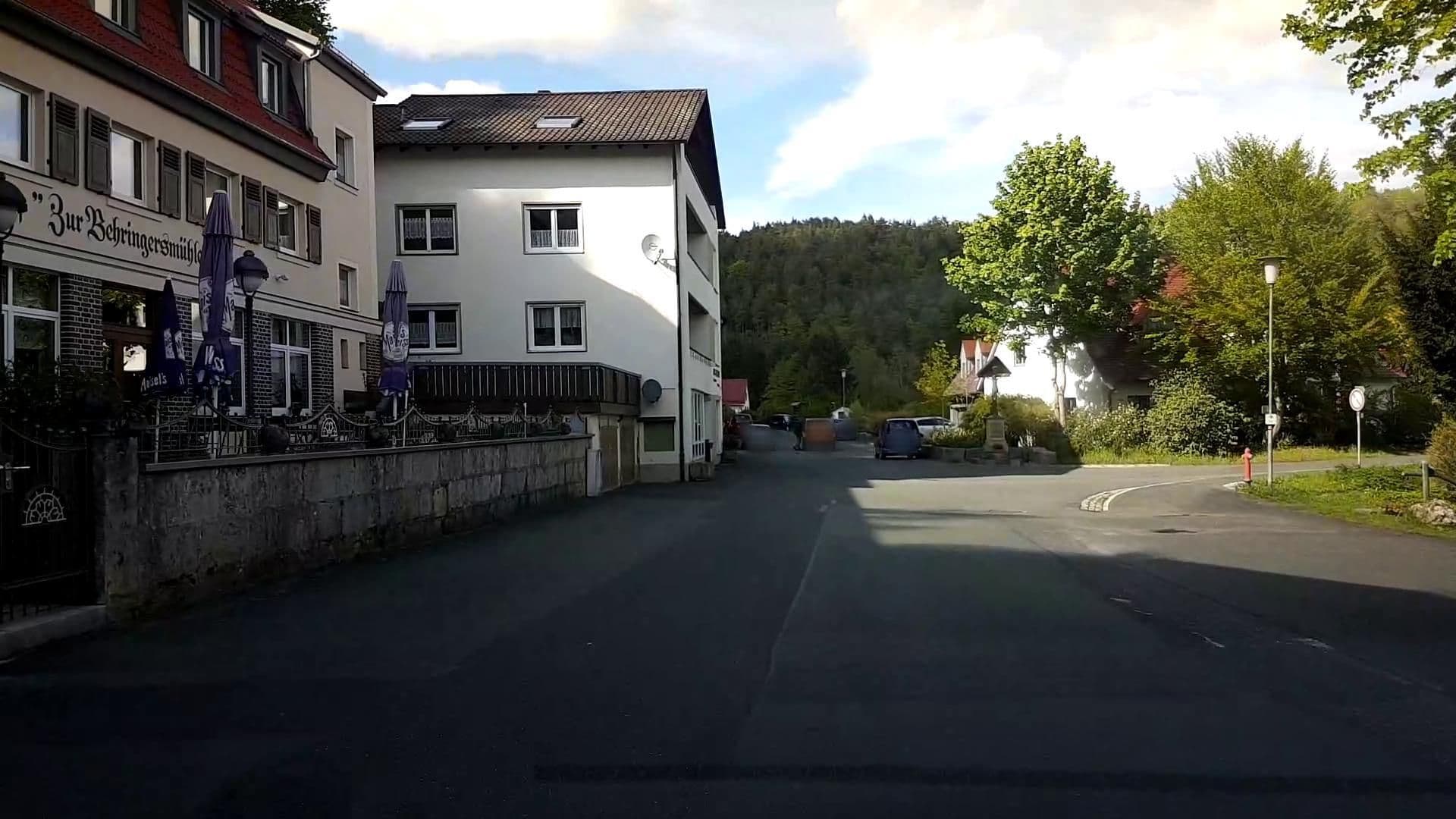 Street view near Zur Behringersmühle, Gößweinstein — © r66 (CC BY-SA · Mapillary)