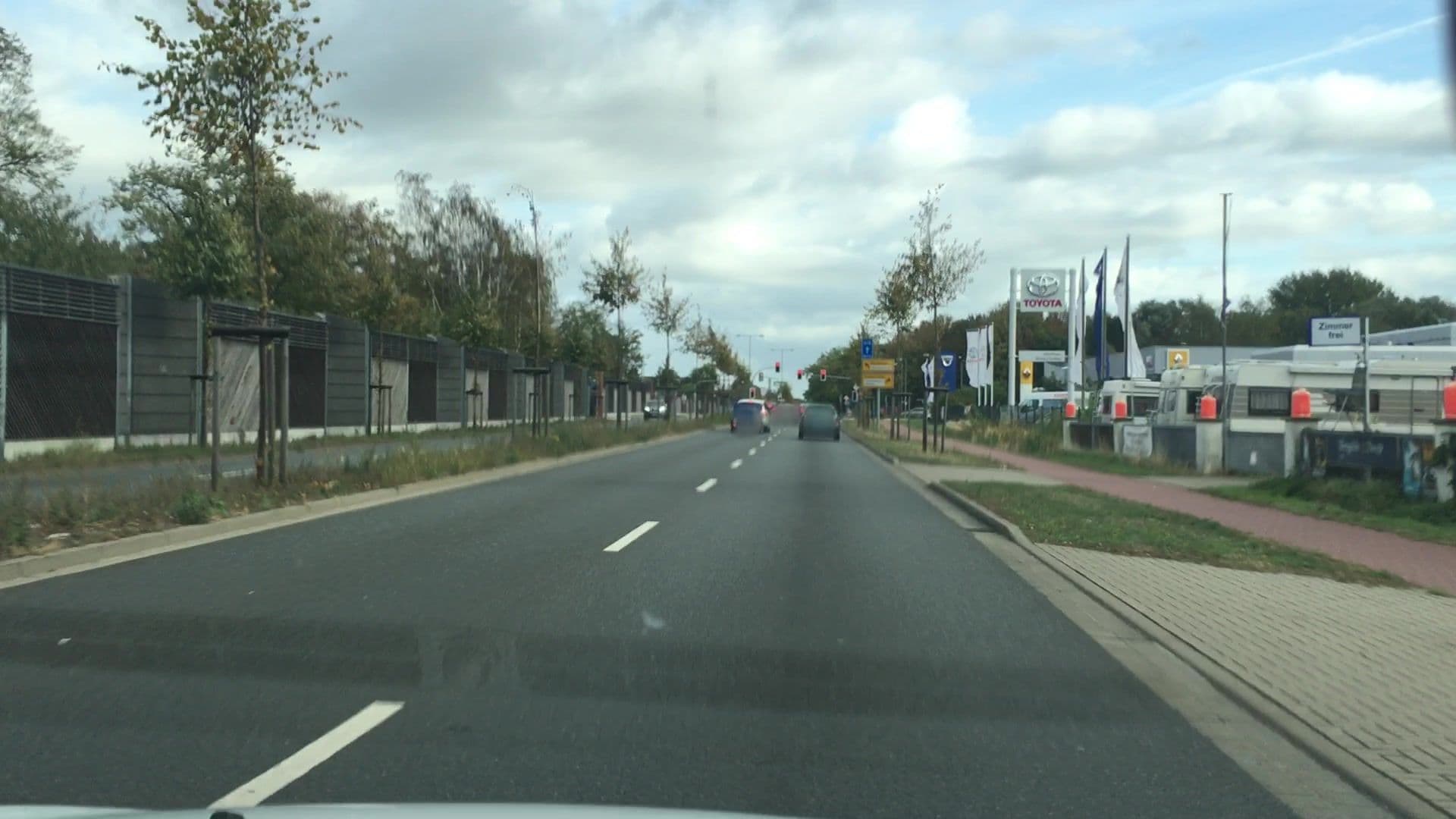 Street view near Hotel Garni im CCB, Garbsen-Mitte — © lvl5 (CC BY-SA · Mapillary)