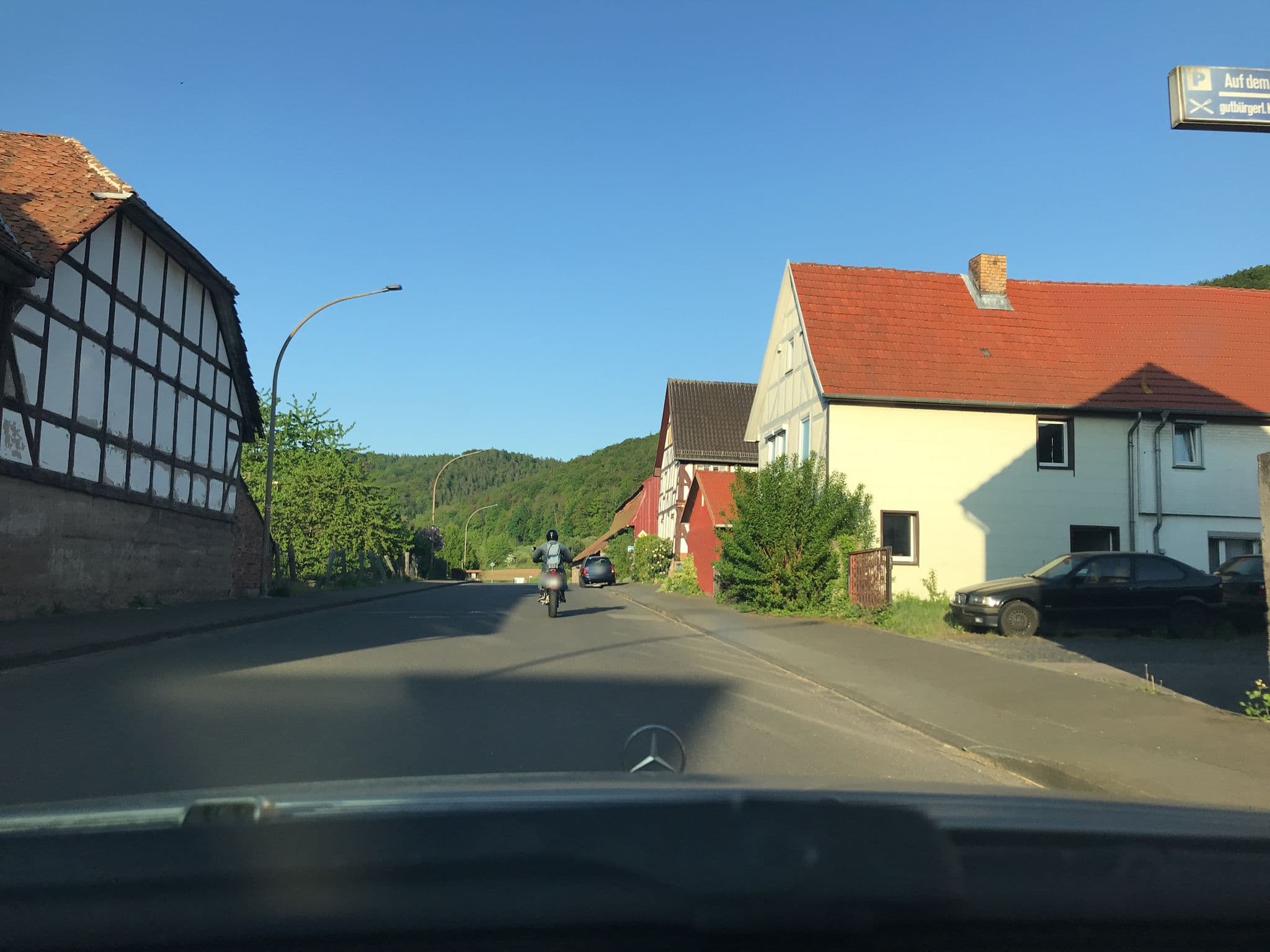 Street view near Gaststätte Zum Auschen Blick, Wanfried — © saschahaberkorn (CC BY-SA · Mapillary)