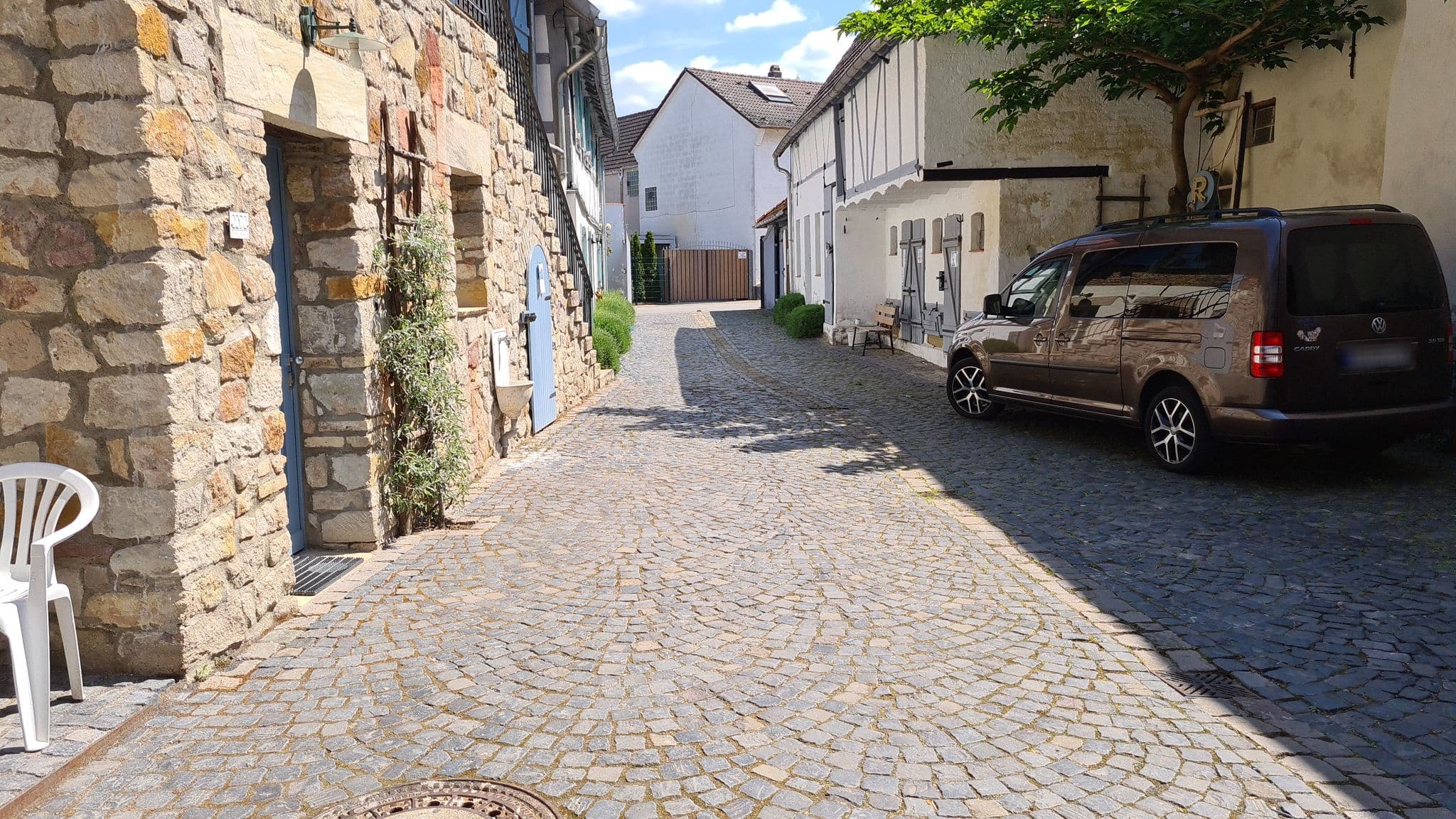 Street view near Hofreite 1725, Königstädten — © joskohorvat (CC BY-SA · Mapillary)