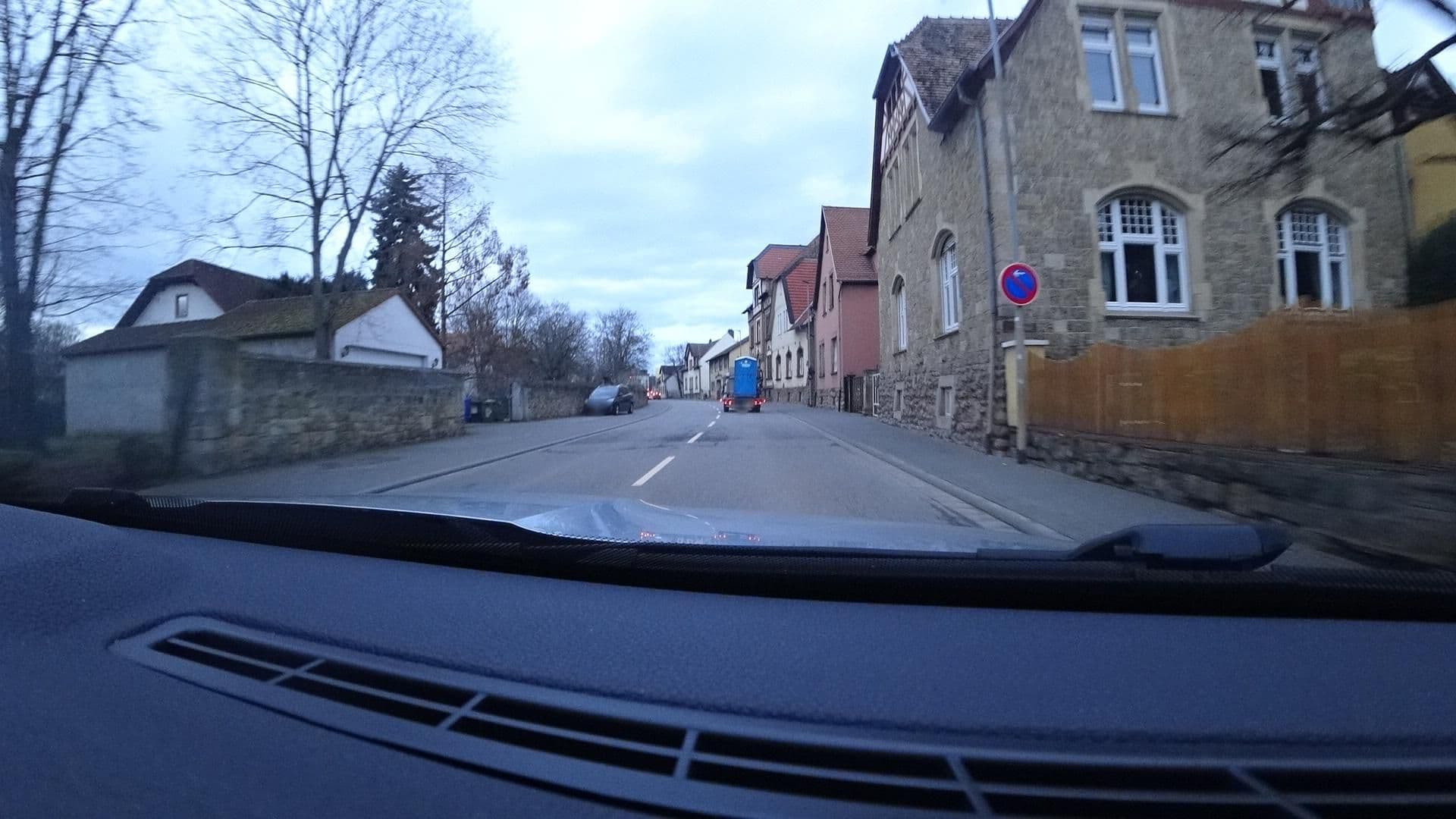 Street view near Wohnmobilstellplatz Am Römerkastell, Alzey — © Vosgivince (CC BY-SA · Mapillary)