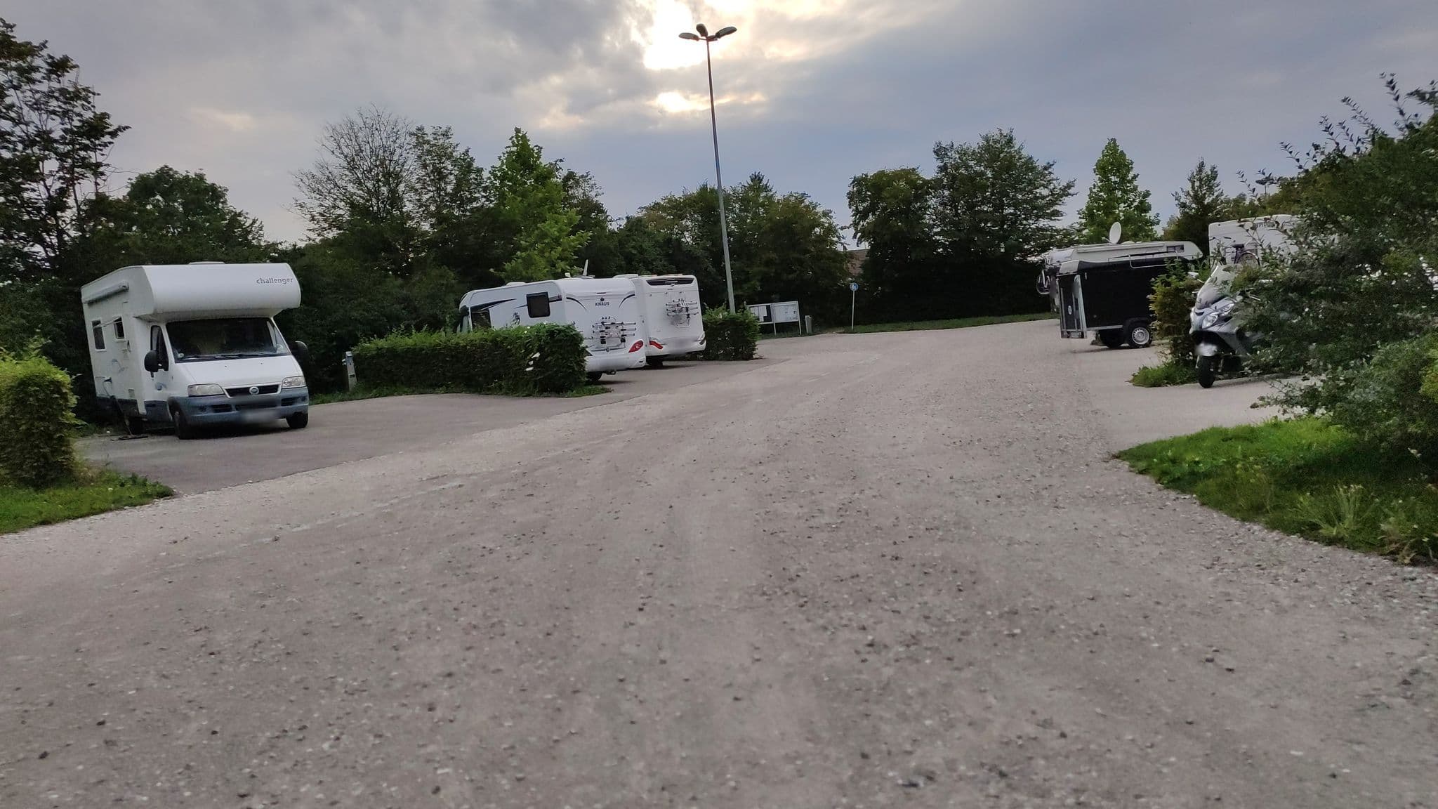 Street view near Stellplatz Königsallee, Königsbrunn — © dralfa (CC BY-SA · Mapillary)