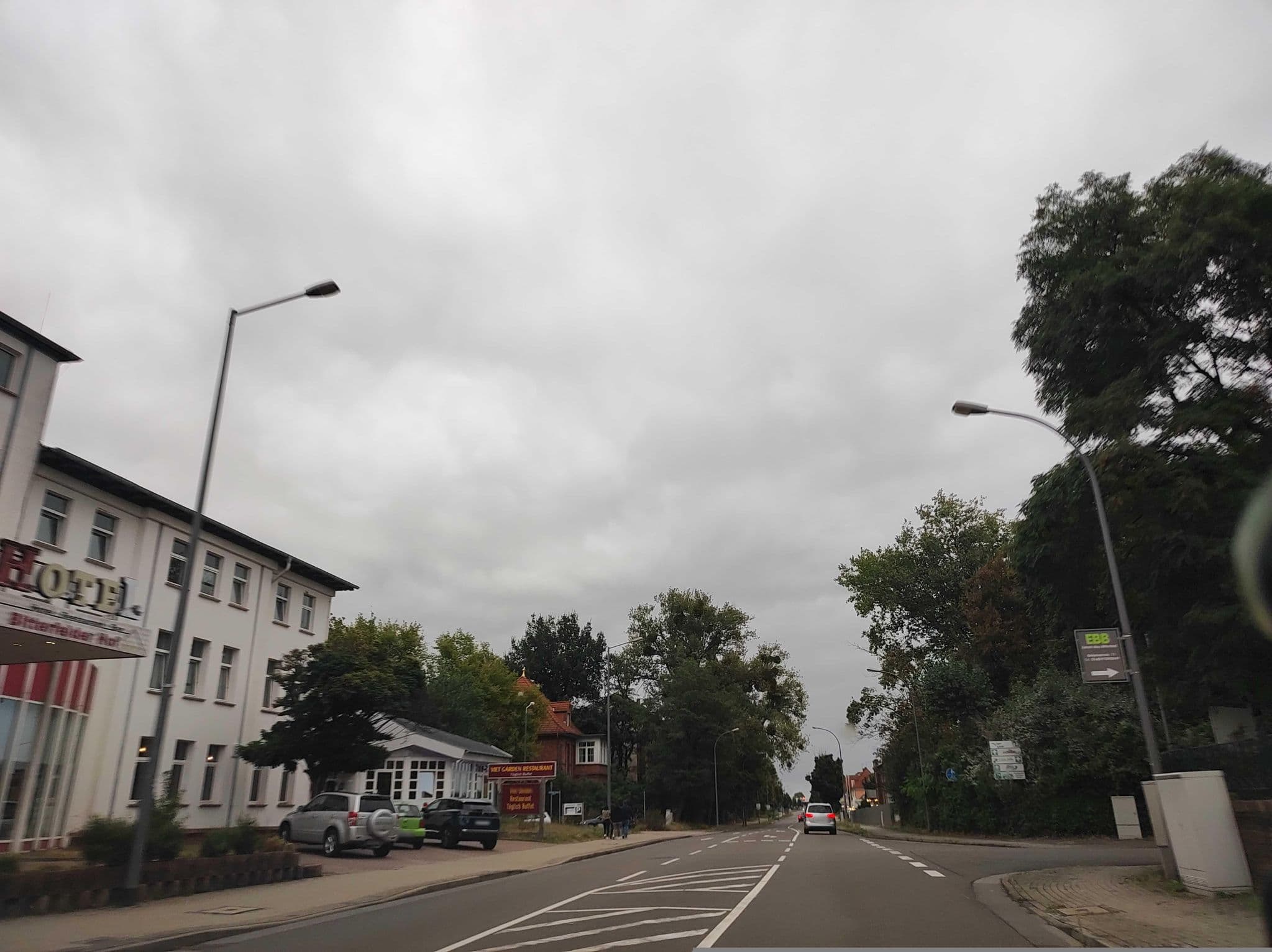 Street view near Hotel und Restaurant Bitterfelder Hof, Bitterfeld-Wolfen — © msdess (CC BY-SA · Mapillary)