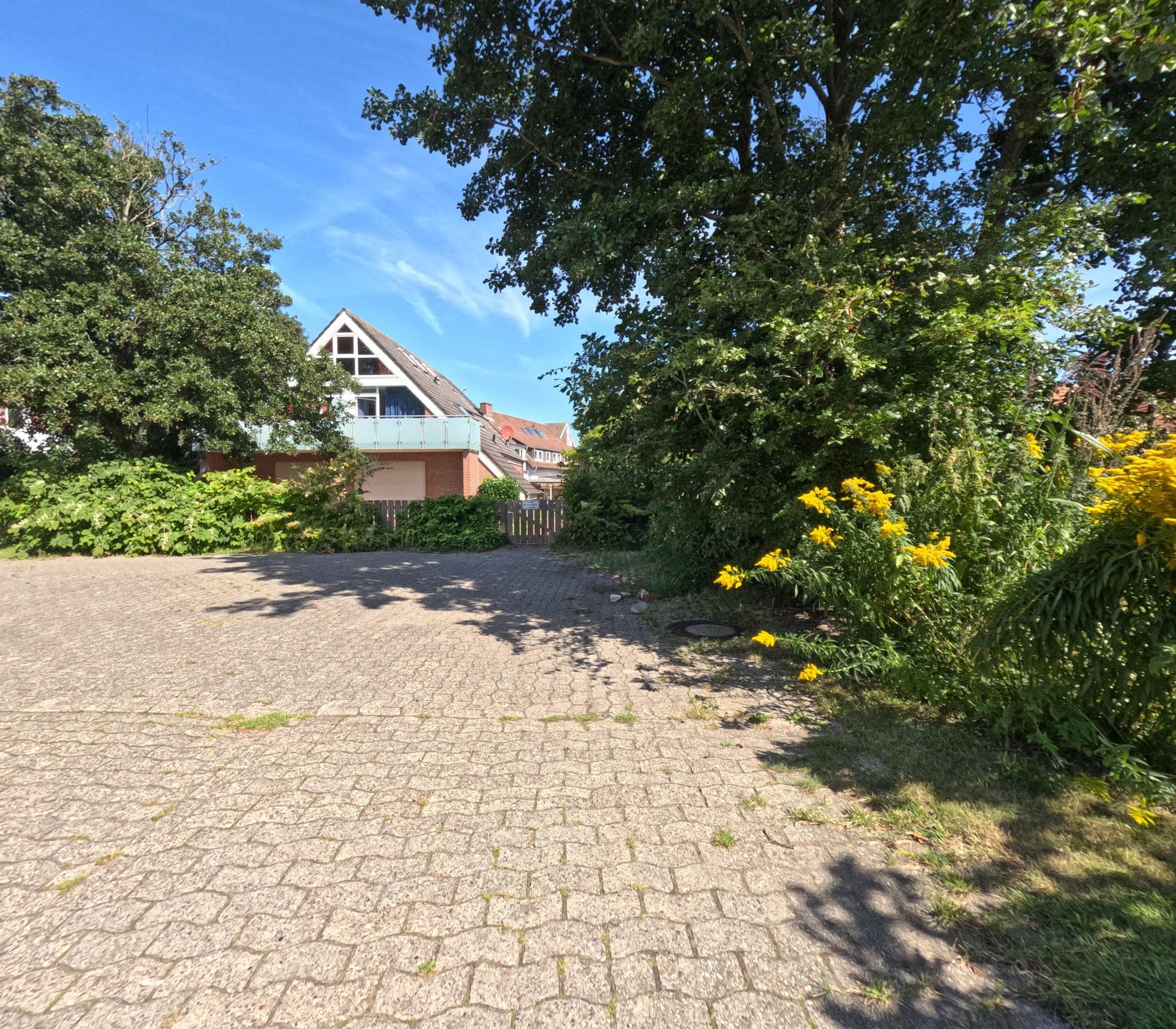 Street view near Evangelisches Familienfreizeitheim Haus Mariensee, Langeoog — © rempshaener (CC BY-SA · Mapillary)