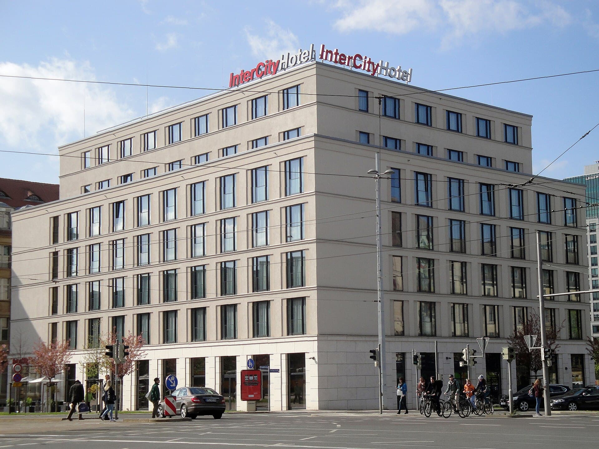 IntercityHotel Leipzig (via Wikimedia Commons, CC BY-SA 4.0)