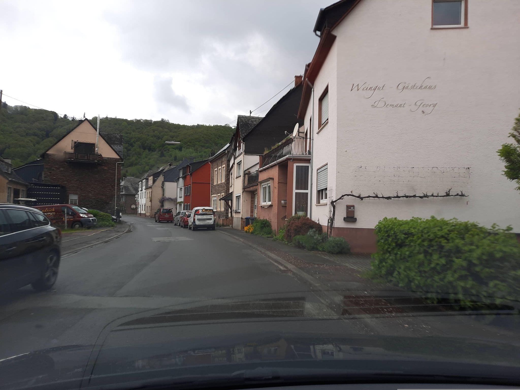 Street view near Ferienweingut Conrad, Enkirch — © Lowiekse (CC BY-SA · Mapillary)