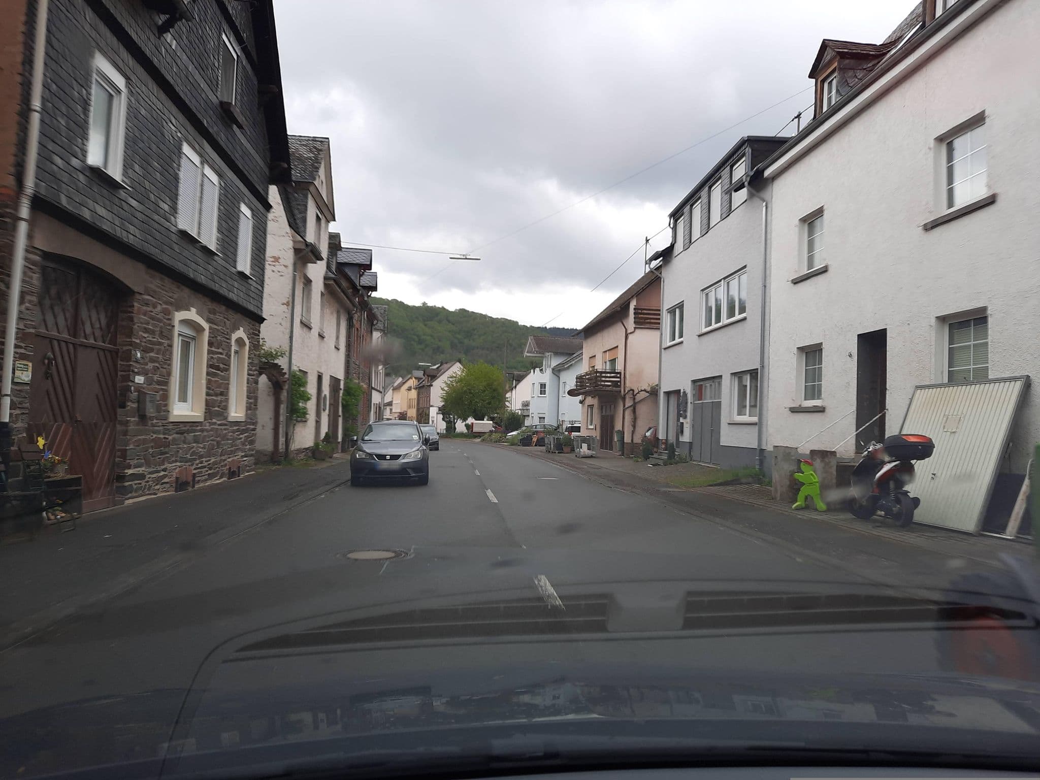 Street view near Weingut Gerd Kettermann, Enkirch — © Lowiekse (CC BY-SA · Mapillary)