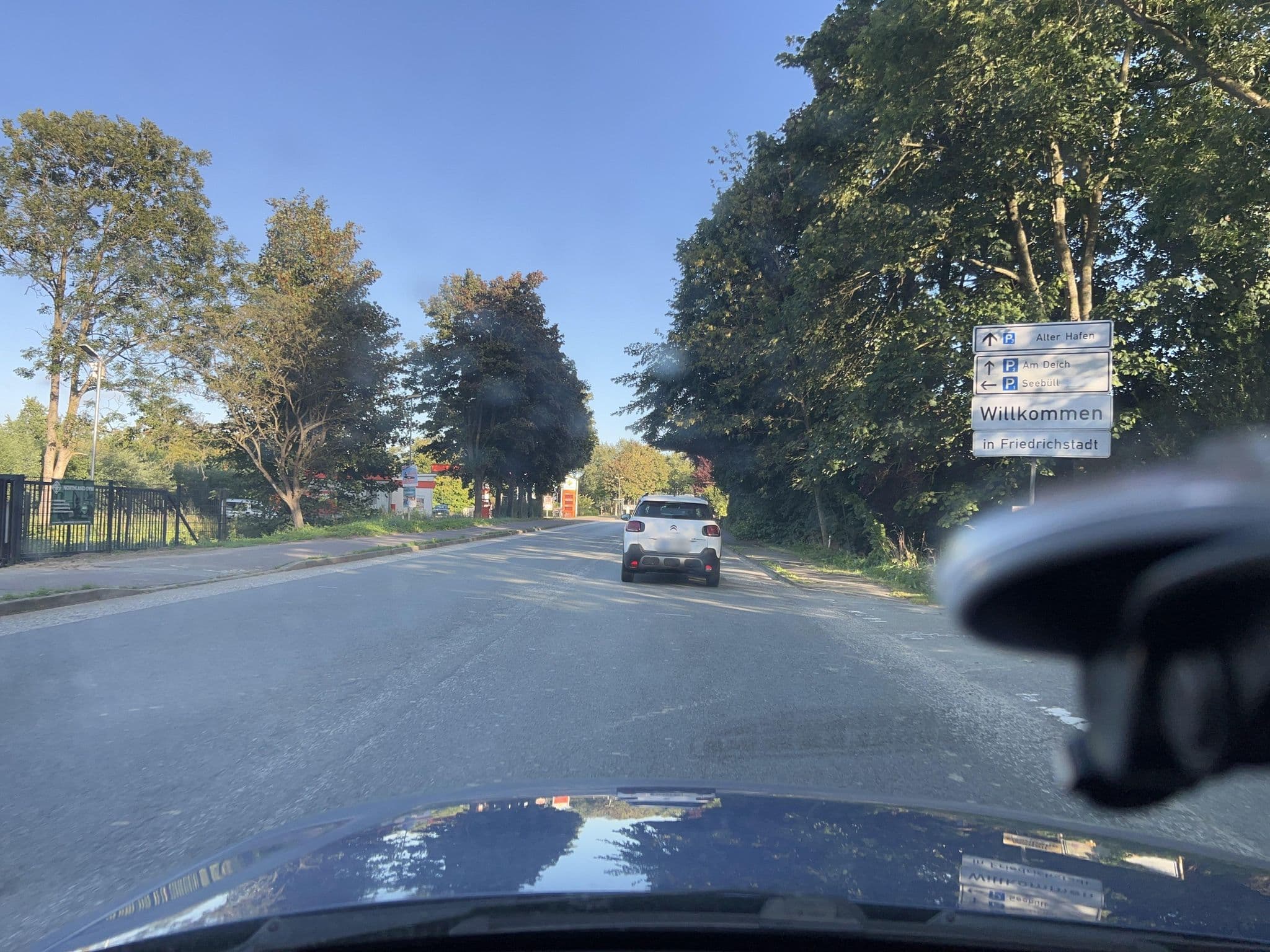 Street view near Wohnmobil Meyer, Lehe — © robffm (CC BY-SA · Mapillary)