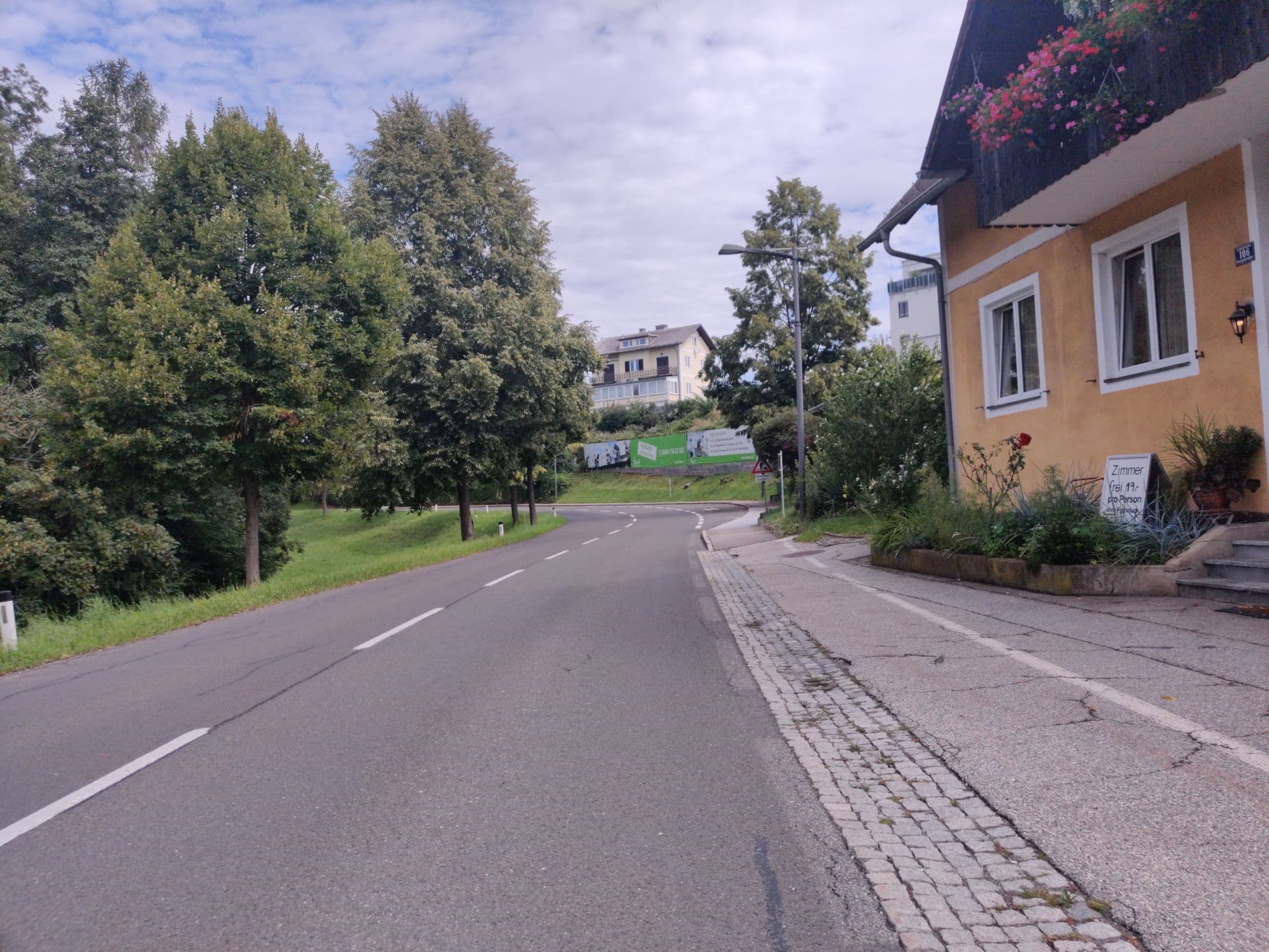 Street view near Pension Waldlust, Lassnitzhöhe — © aceini (CC BY-SA · Mapillary)