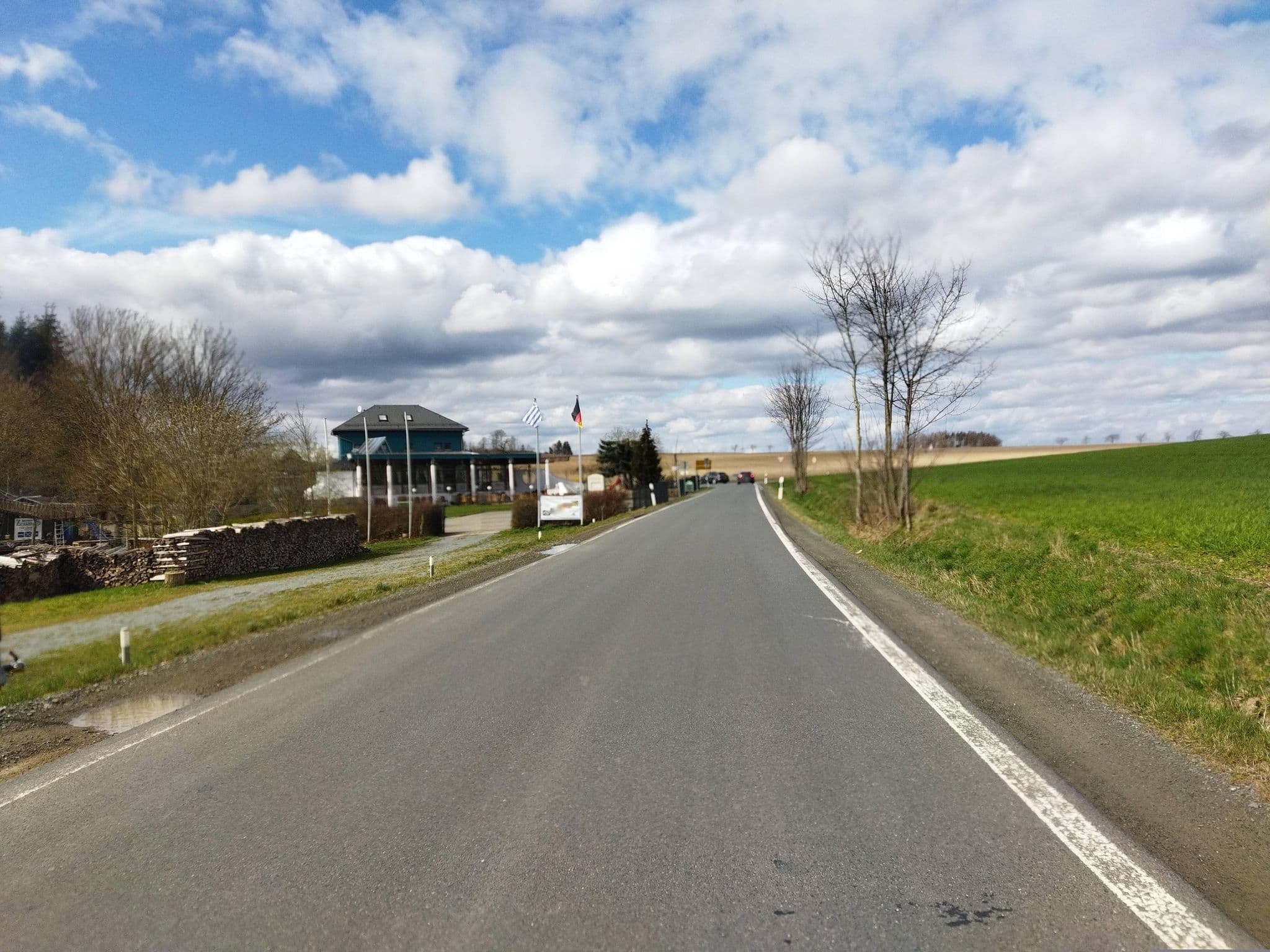 Street view near Tola‘s Zollhaus Stellplatz, Schleiz — © changchun1 (CC BY-SA · Mapillary)