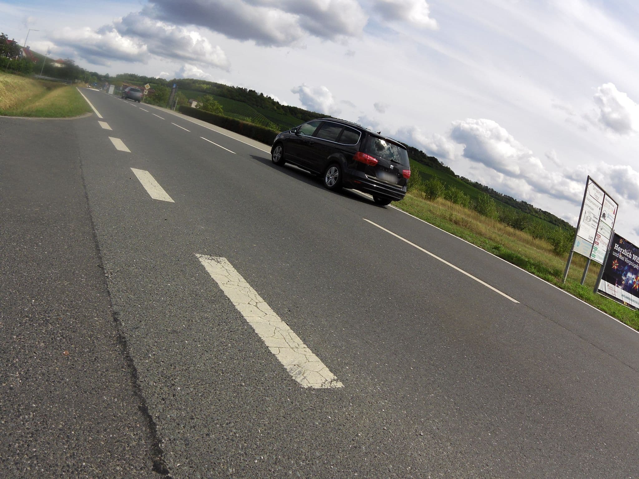 Street view near Steinmanns Töchter Wohnmobilstellplatz Sommerhausen, Sommerhausen — © zoegglmeyr (CC BY-SA · Mapillary)