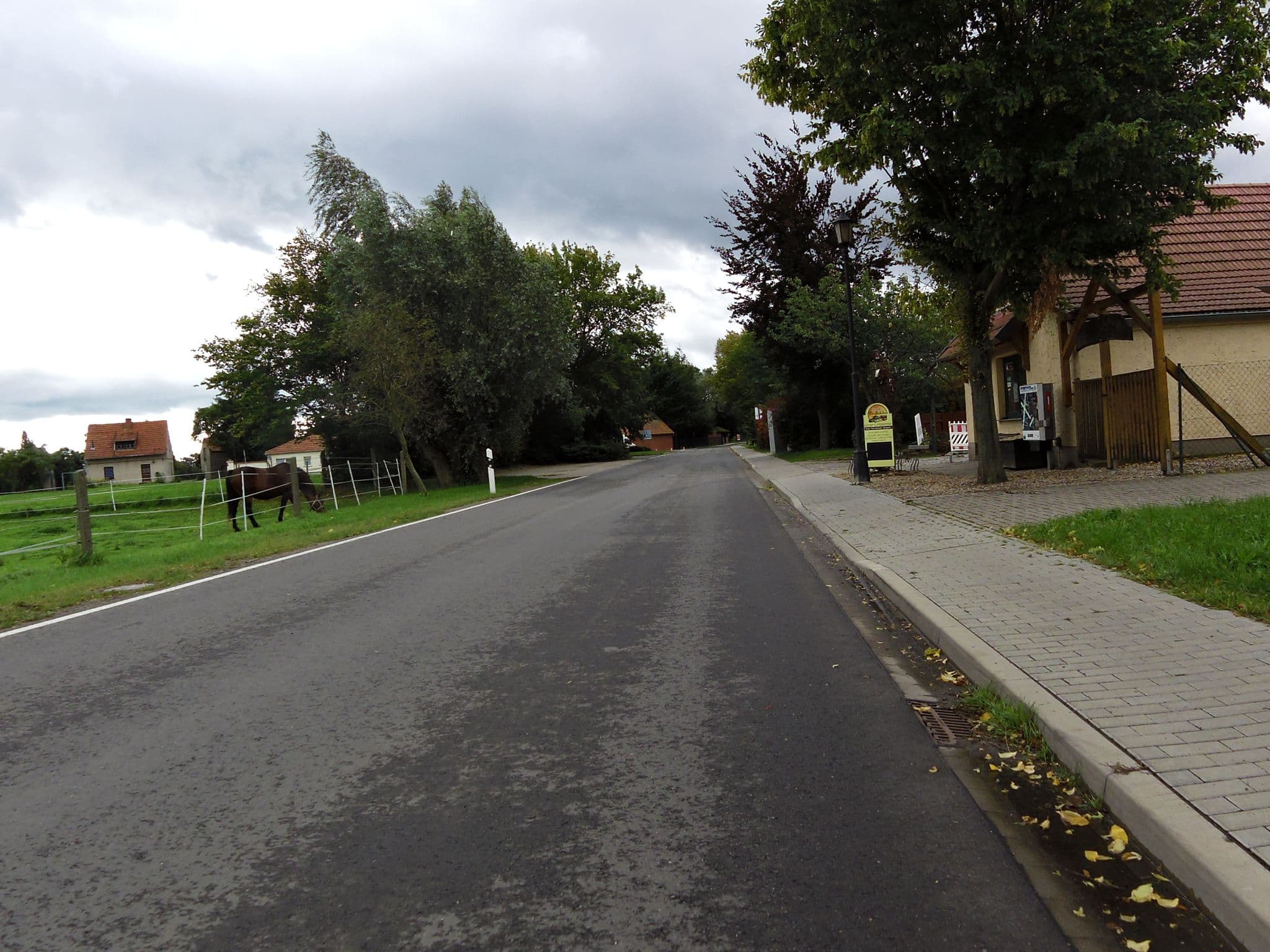 Street view near Ronnys Ferienkiste, Goldbeck — © zoegglmeyr (CC BY-SA · Mapillary)