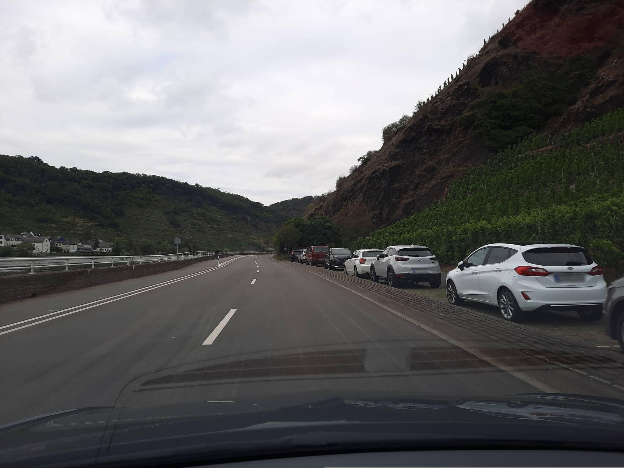 Street view near Wohnmobilstellplatz Alken, Oberfell — © Lowiekse (CC BY-SA · Mapillary)