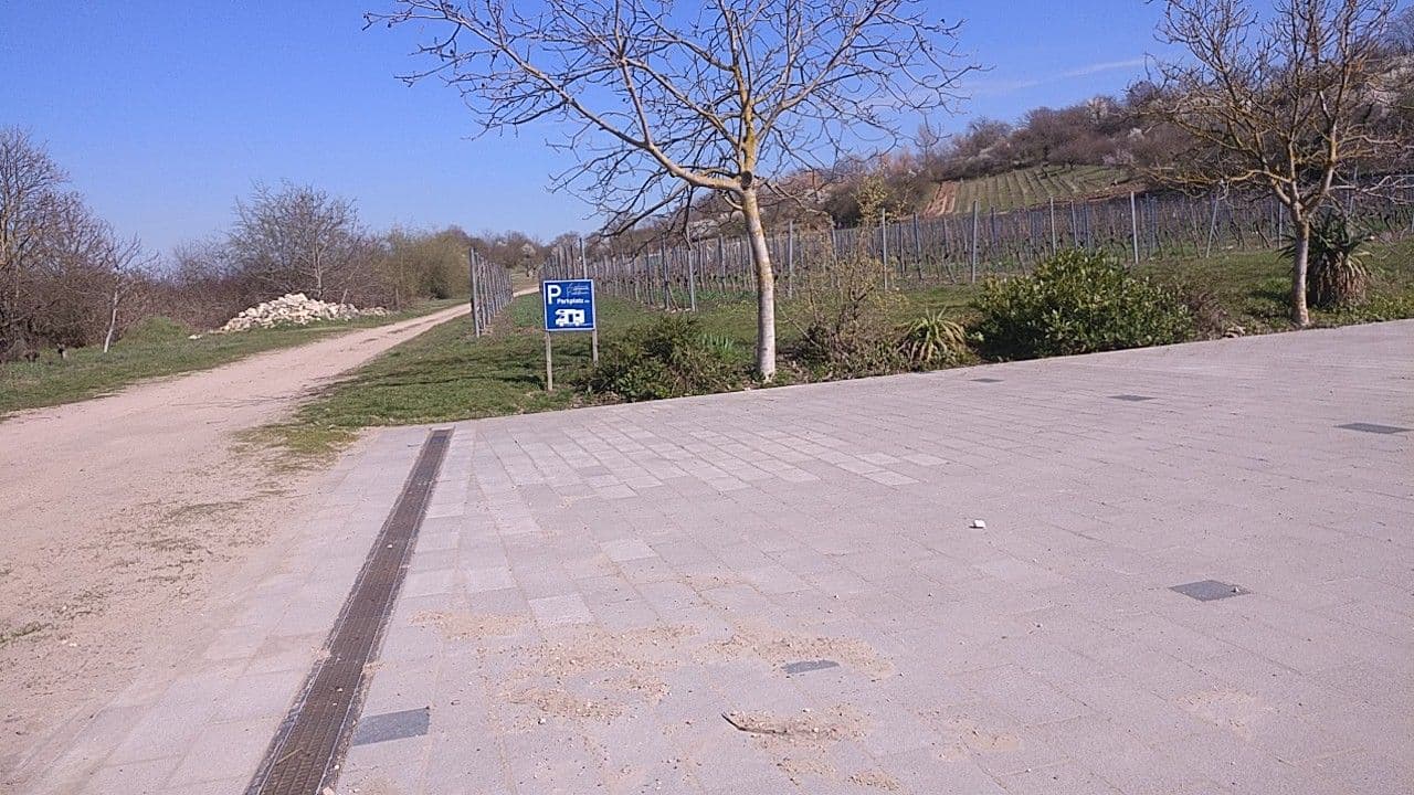 Street view near Wohnmobilstellplatz Gerharz-Hochthurn, Gau-Algesheim — © vpaul (CC BY-SA · Mapillary)