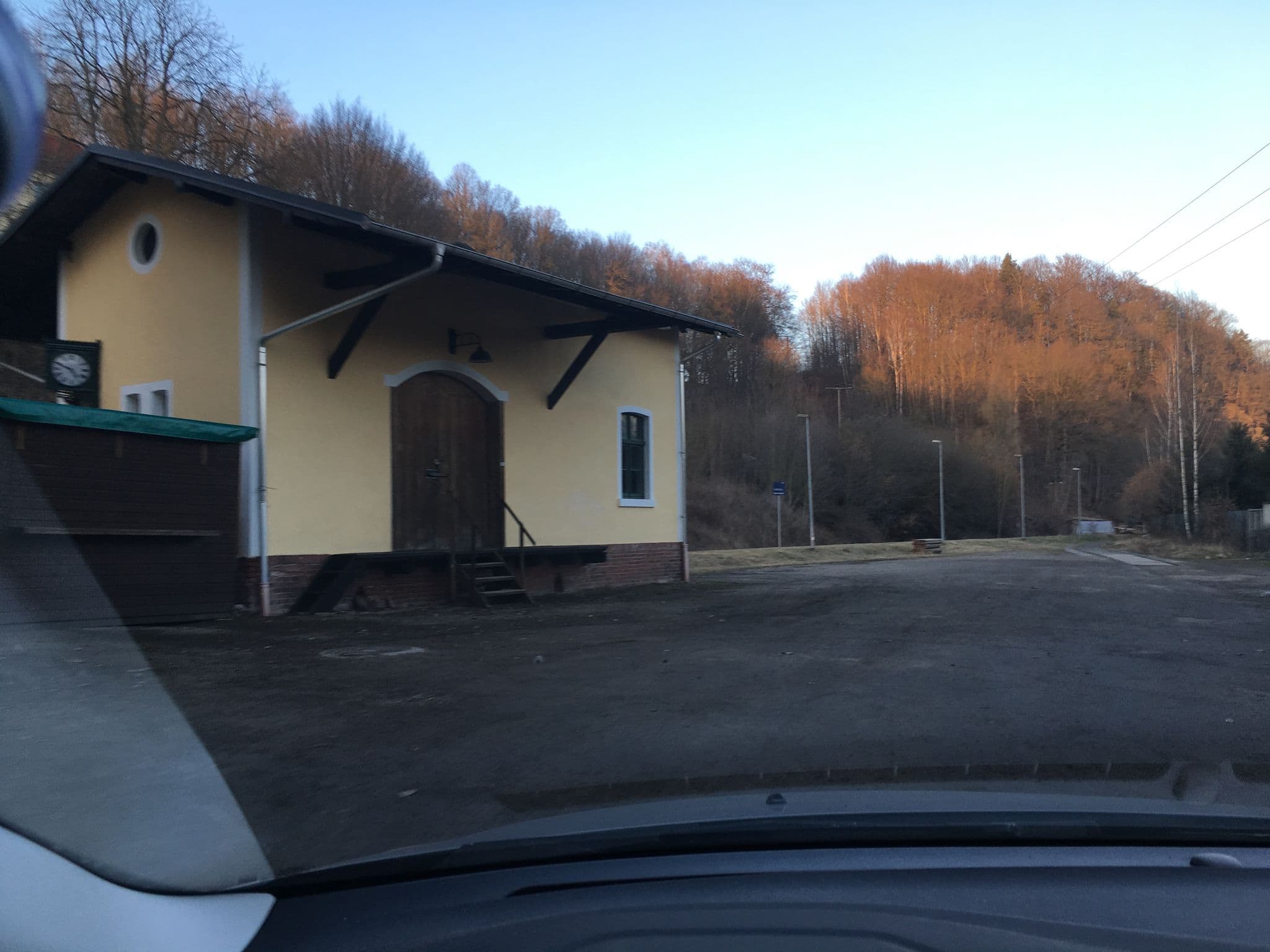Street view near Wohnmobilstellplatz Hermine am alten Bahnhof Amerika, Penig — © bejotel (CC BY-SA · Mapillary)