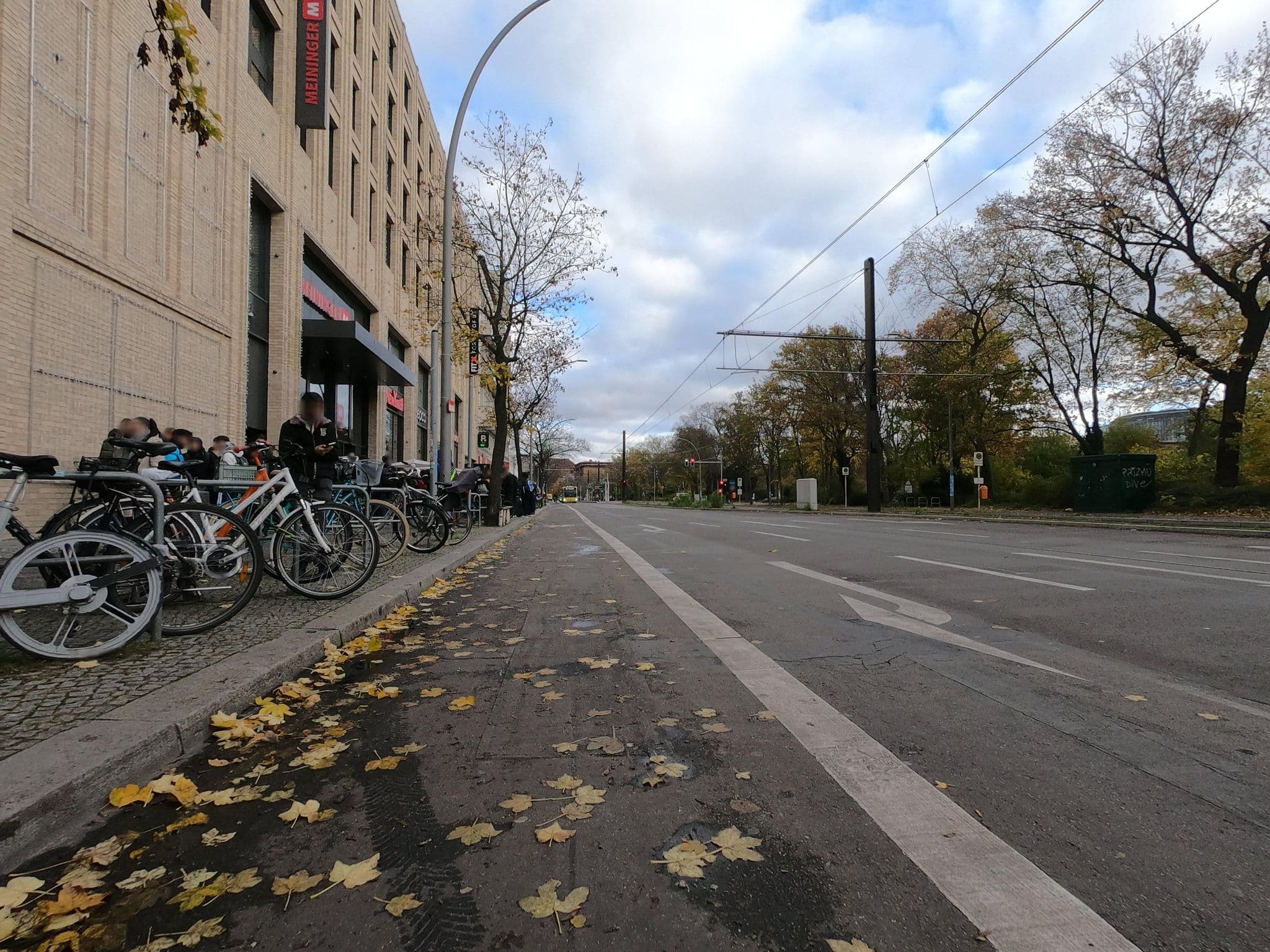 Street view near Meininger Hotel Tiergarten, Moabit — © carlheinz (CC BY-SA · Mapillary)