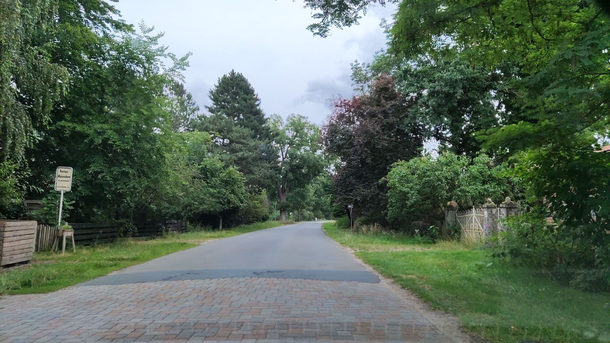 Street view near Altes Kalthaus, Klein Gusborn — © hotteliene (CC BY-SA · Mapillary)