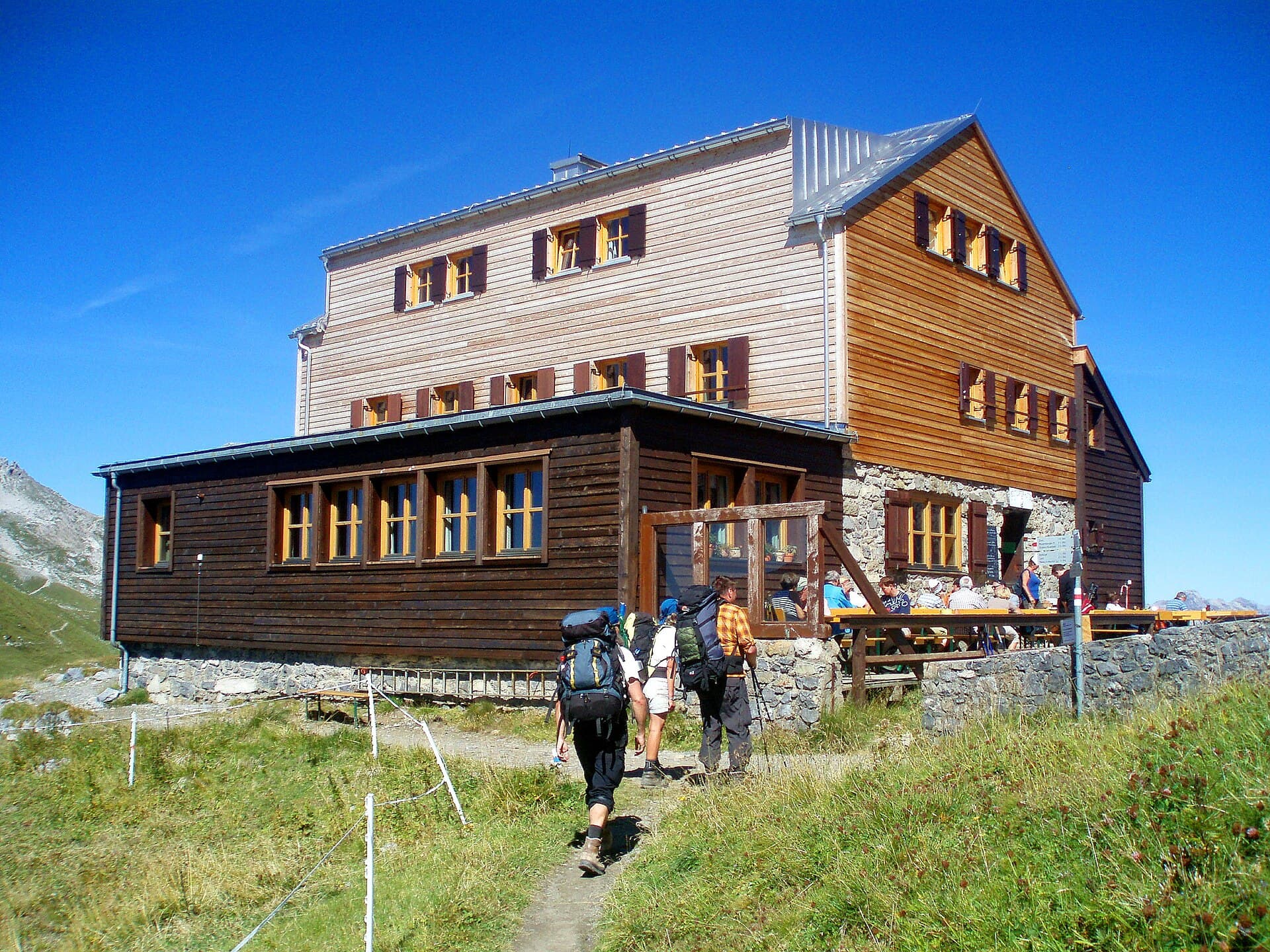 Stuttgarter Hütte (via Wikimedia Commons, CC BY-SA 3.0)