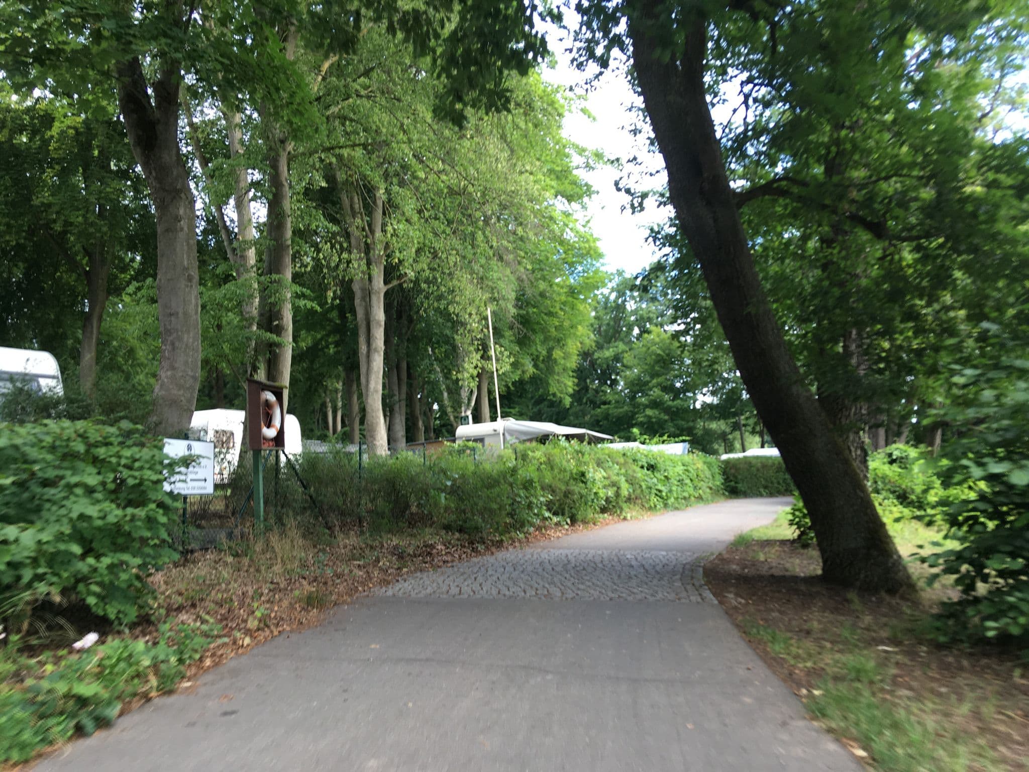Street view near Campingplantz an der Bürgerablage, Konradshöhe — © carlheinz (CC BY-SA · Mapillary)