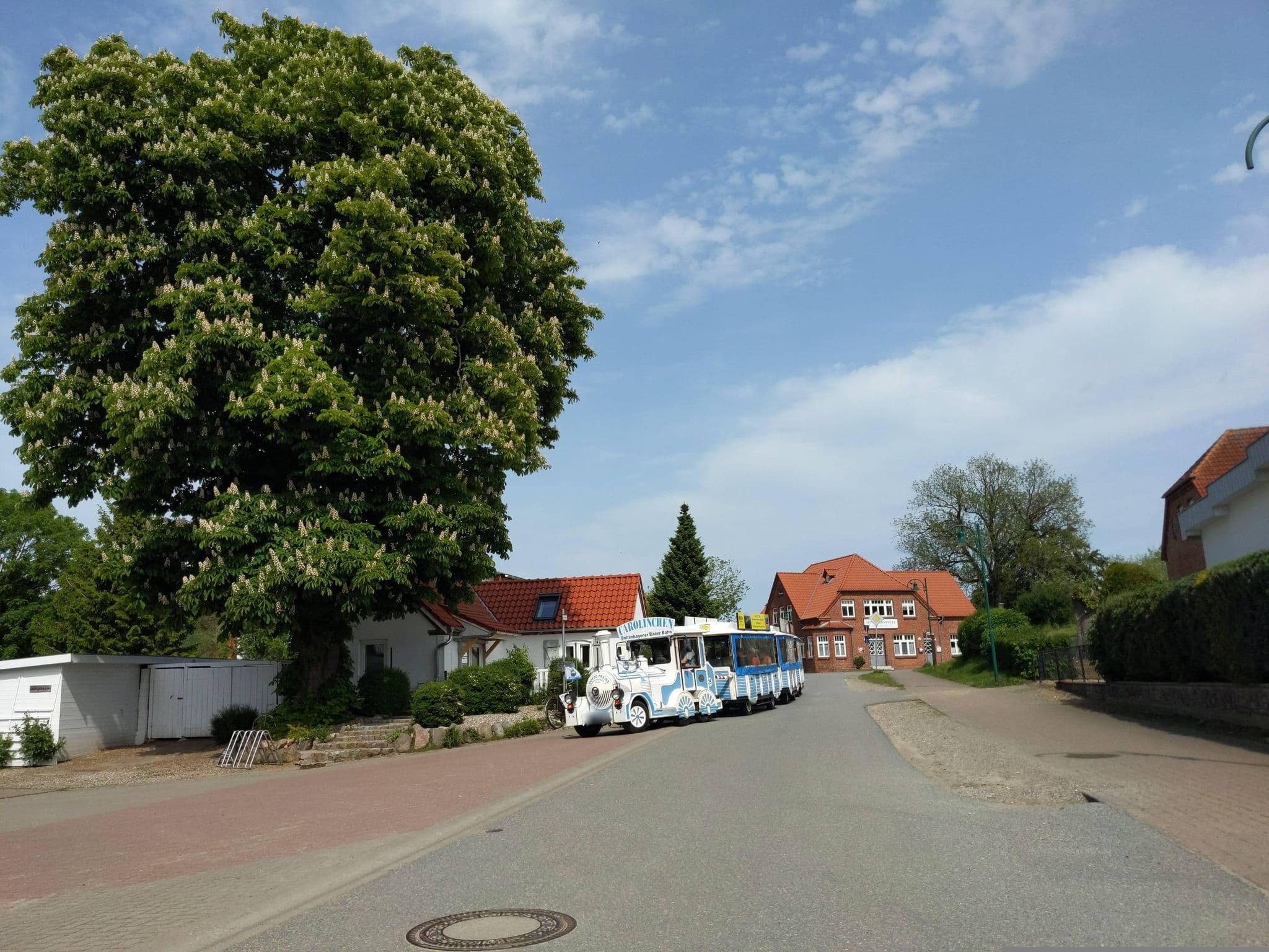 Street view near Haus Kastanie, Ostseebad Boltenhagen — © rasmustravemnd (CC BY-SA · Mapillary)