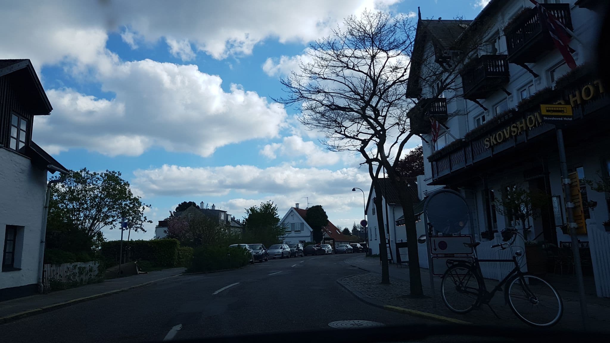 Street view near Skovshoved Hotel, Charlottenlund — © elgaard (CC BY-SA · Mapillary)