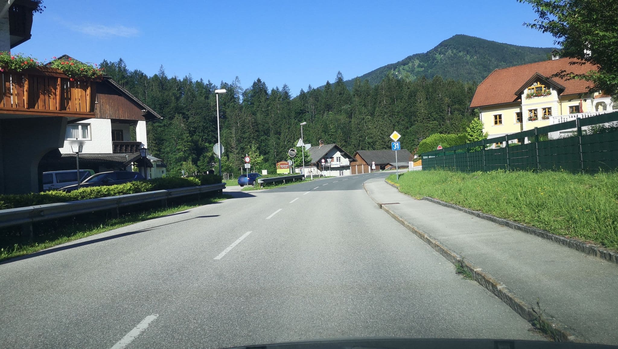 Street view near Bruckwirt, Zell-Arzberg — © schu_r (CC BY-SA · Mapillary)