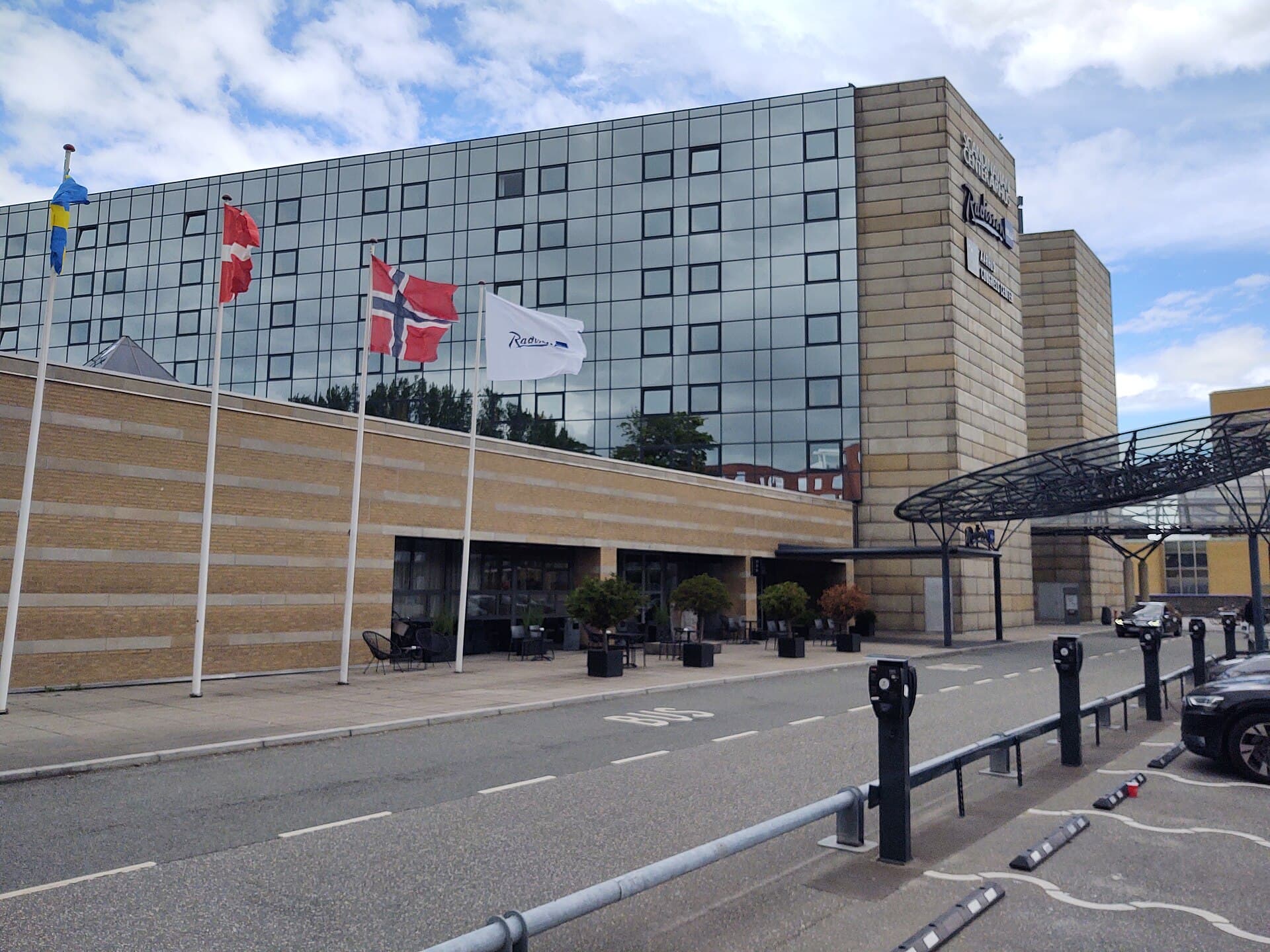 Radisson Blu Scandinavia Hotel Aarhus (via Wikimedia Commons, CC BY-SA 4.0)