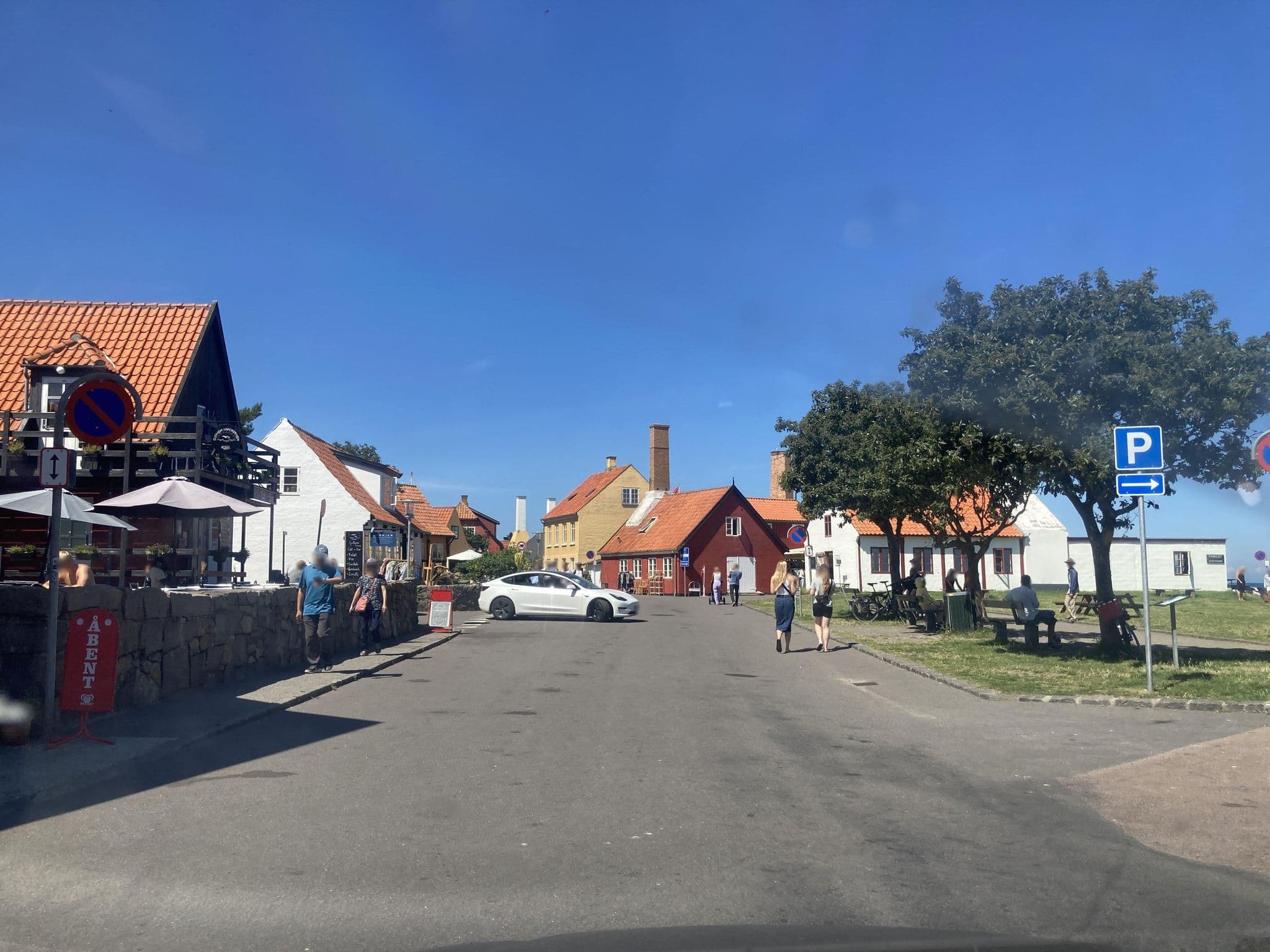Street view near Gudhjem Vandrerhjem, Allinge — © fod (CC BY-SA · Mapillary)