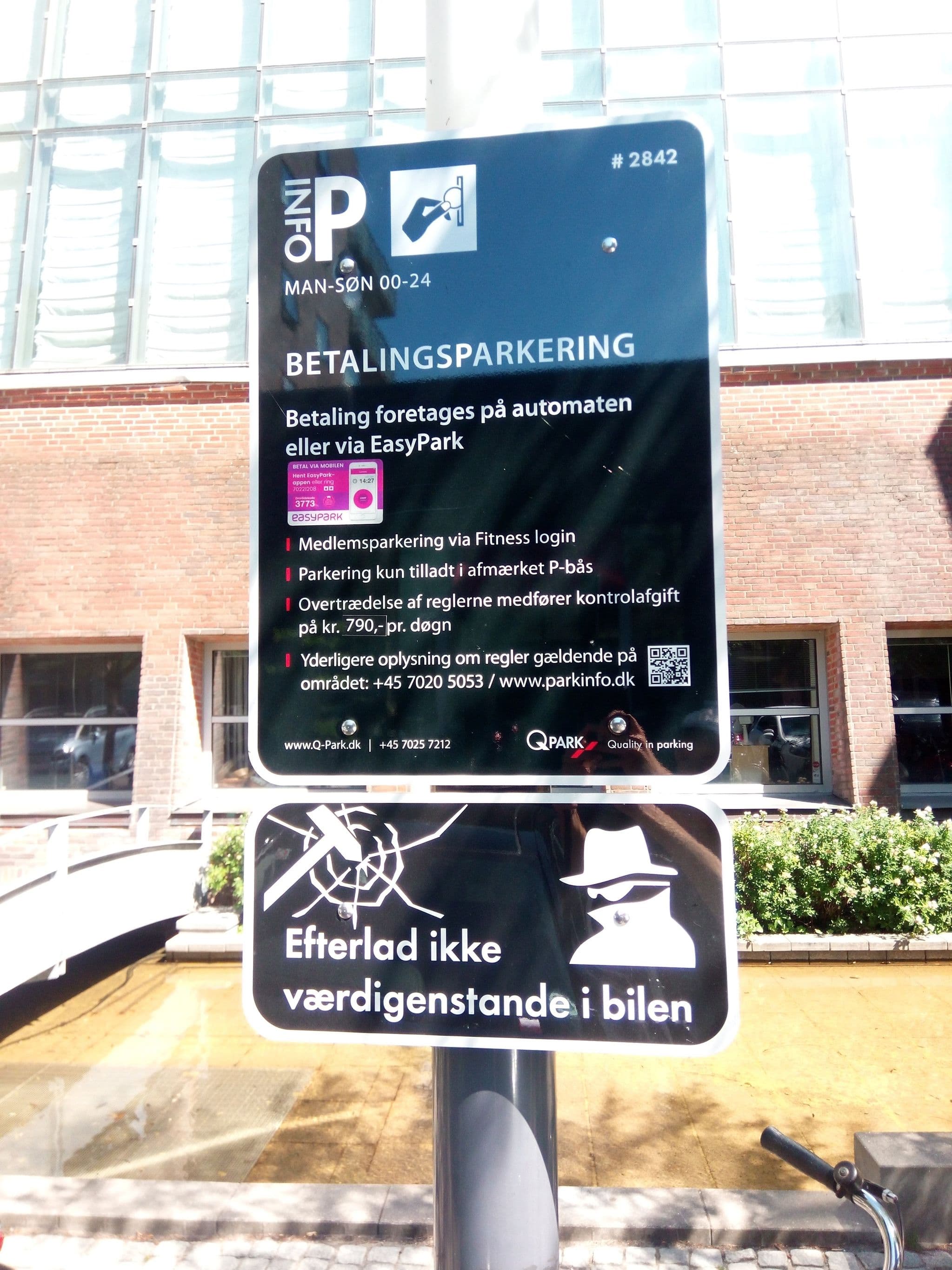 Street view near Charlottehaven Hotellejligheder, Indre By — © impactmedia360 (CC BY-SA · Mapillary)