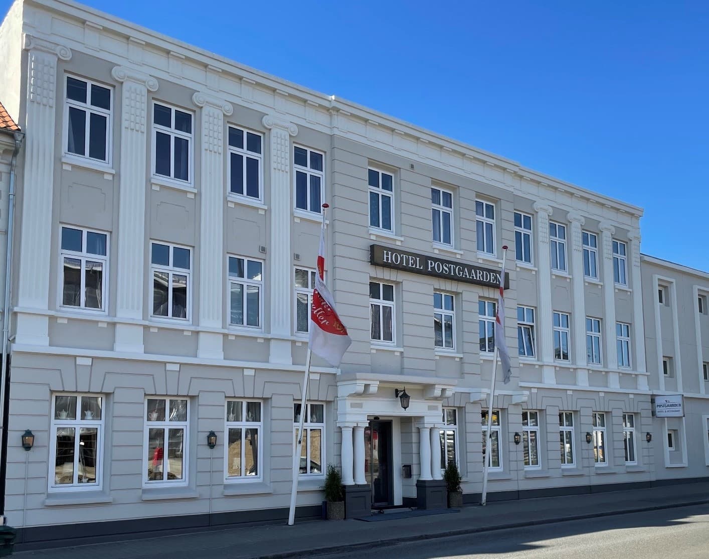 Hotel Postgaarden (via Wikimedia Commons, CC BY-SA 4.0)