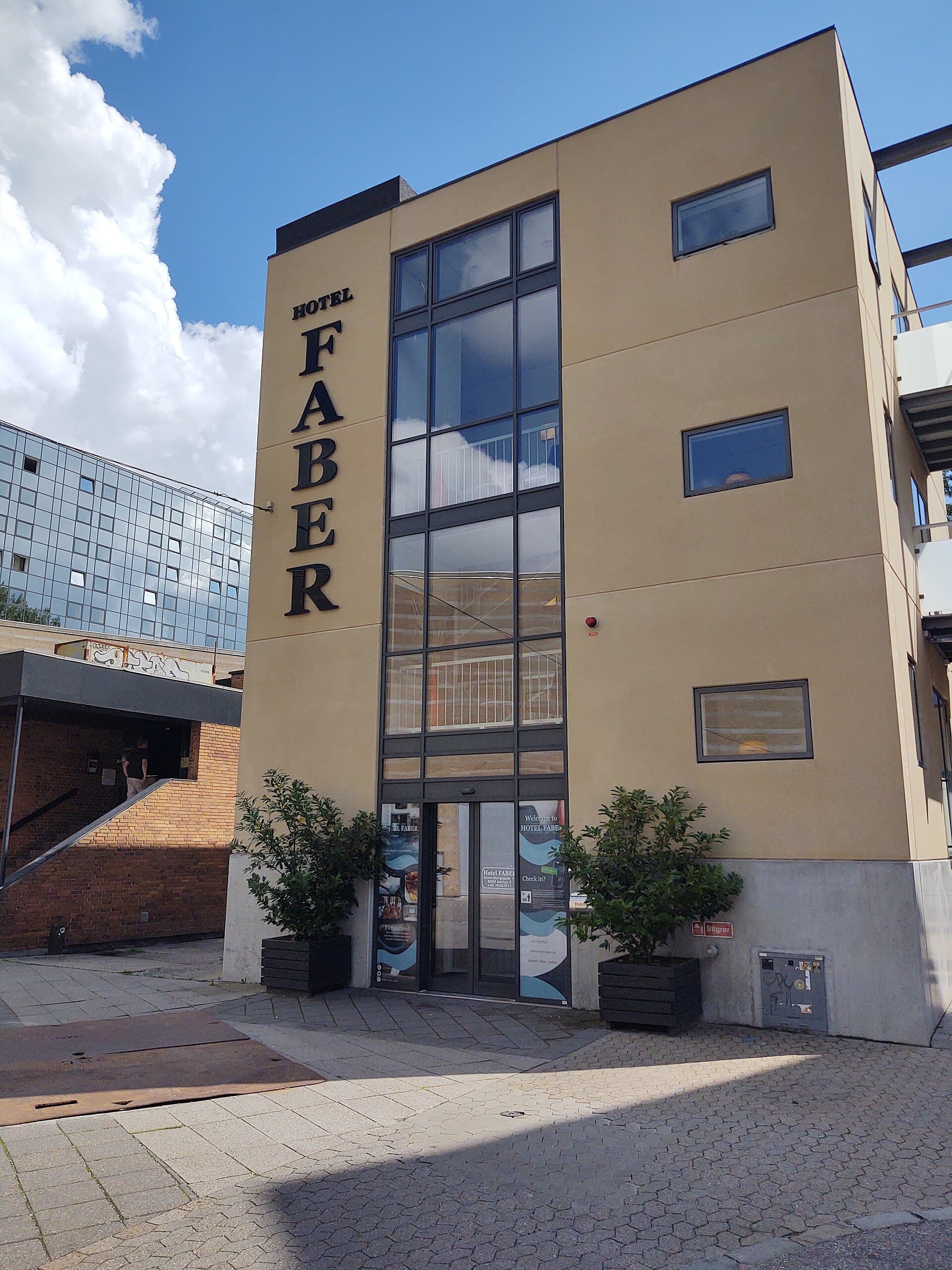 Hotel Faber (via Wikimedia Commons, CC BY-SA 4.0)