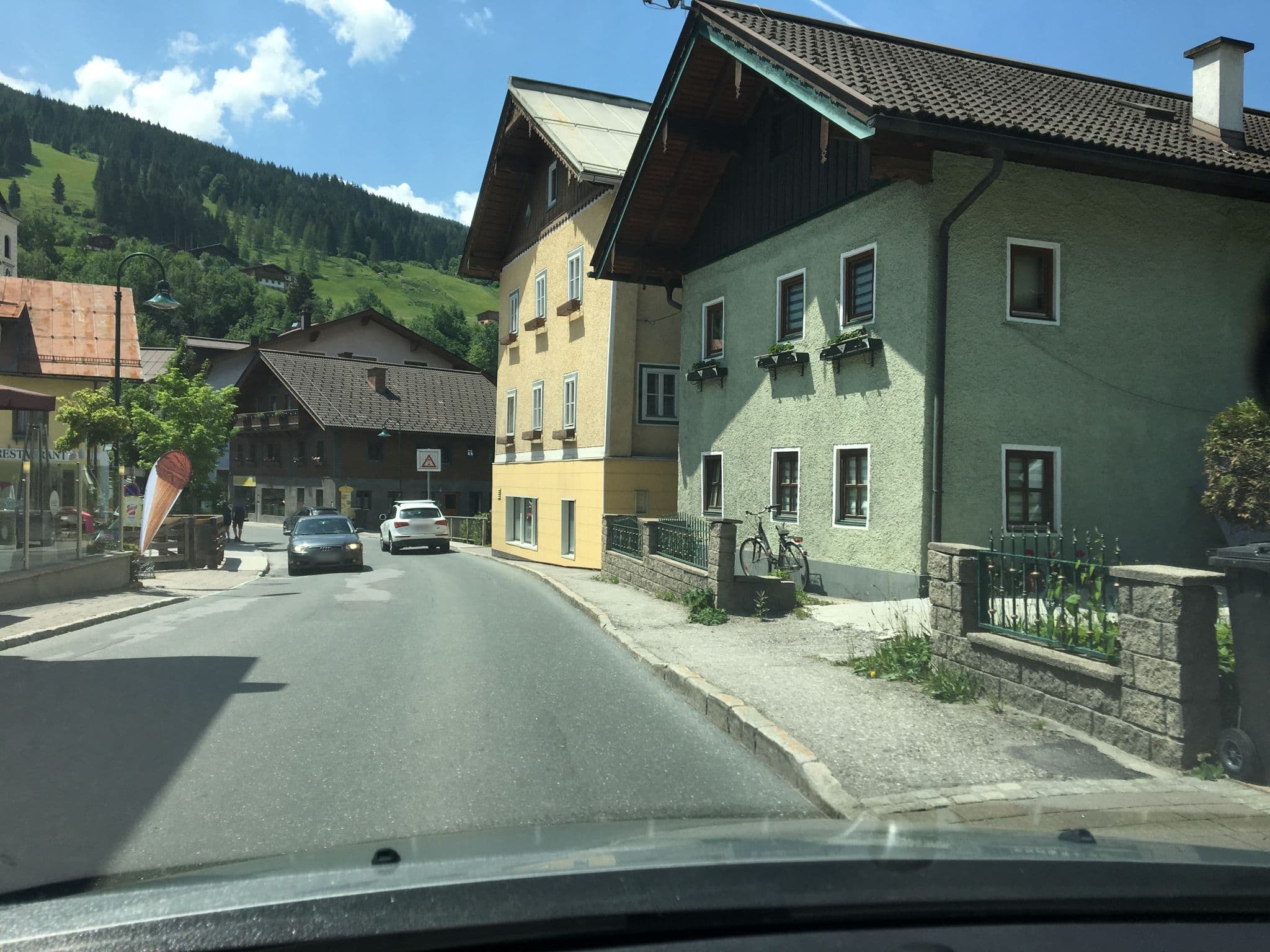 Street view near Alte Schmiede, Hof — © chicc0 (CC BY-SA · Mapillary)