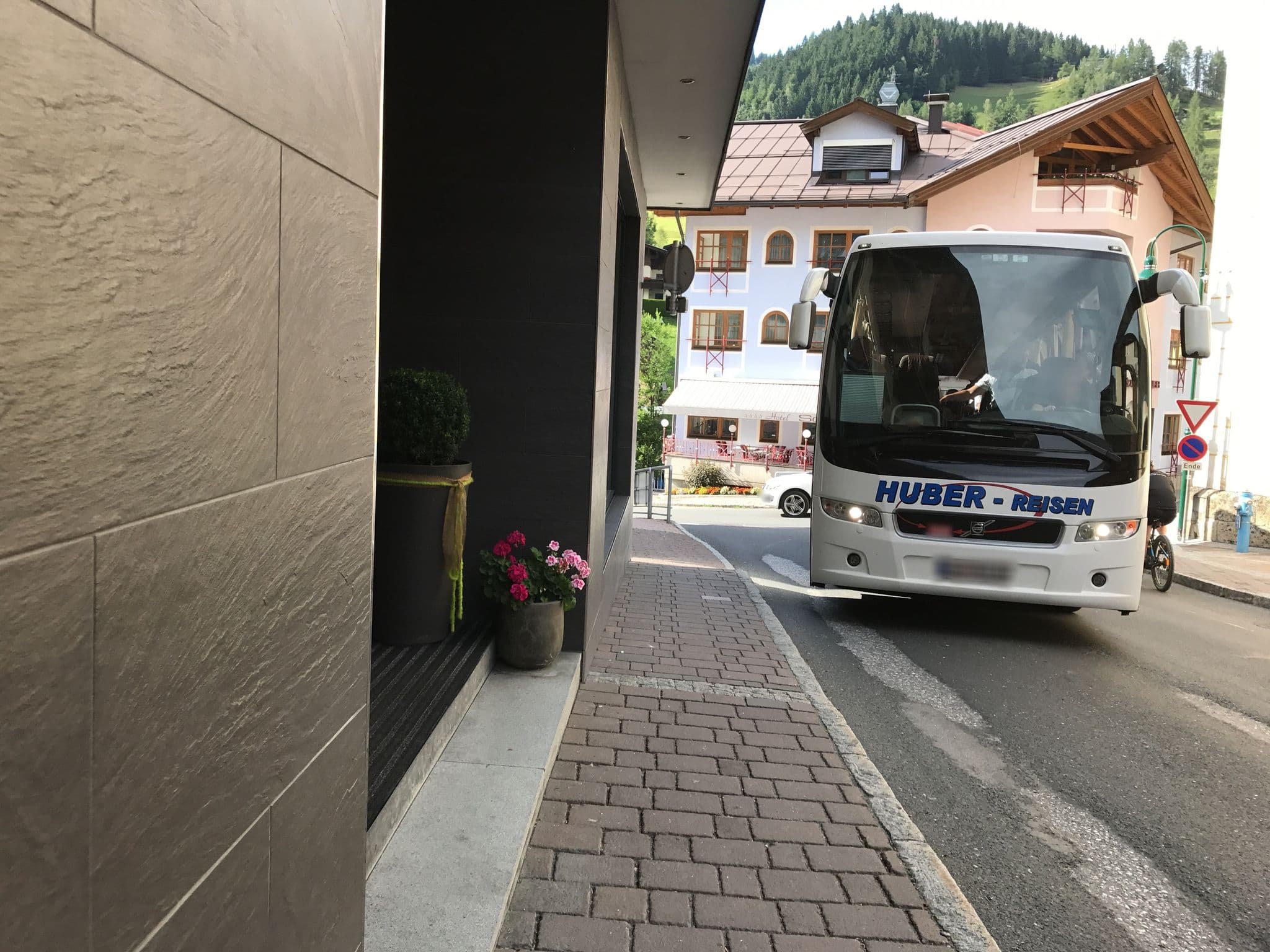 Street view near Gasthof Steinerwirt, Hof — © 14ottar (CC BY-SA · Mapillary)