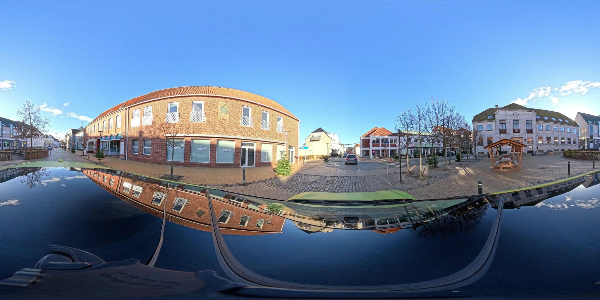 Street view near Det Gamle Rådhus, Gråsten — © berkel_ (CC BY-SA · Mapillary)