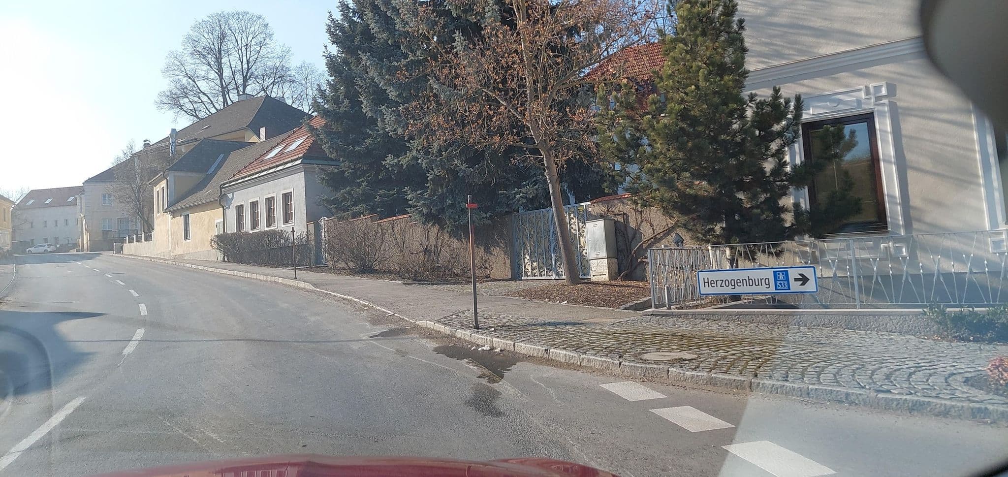 Street view near Gasthof Zöchbauer, Pottenbrunn — © gzin (CC BY-SA · Mapillary)